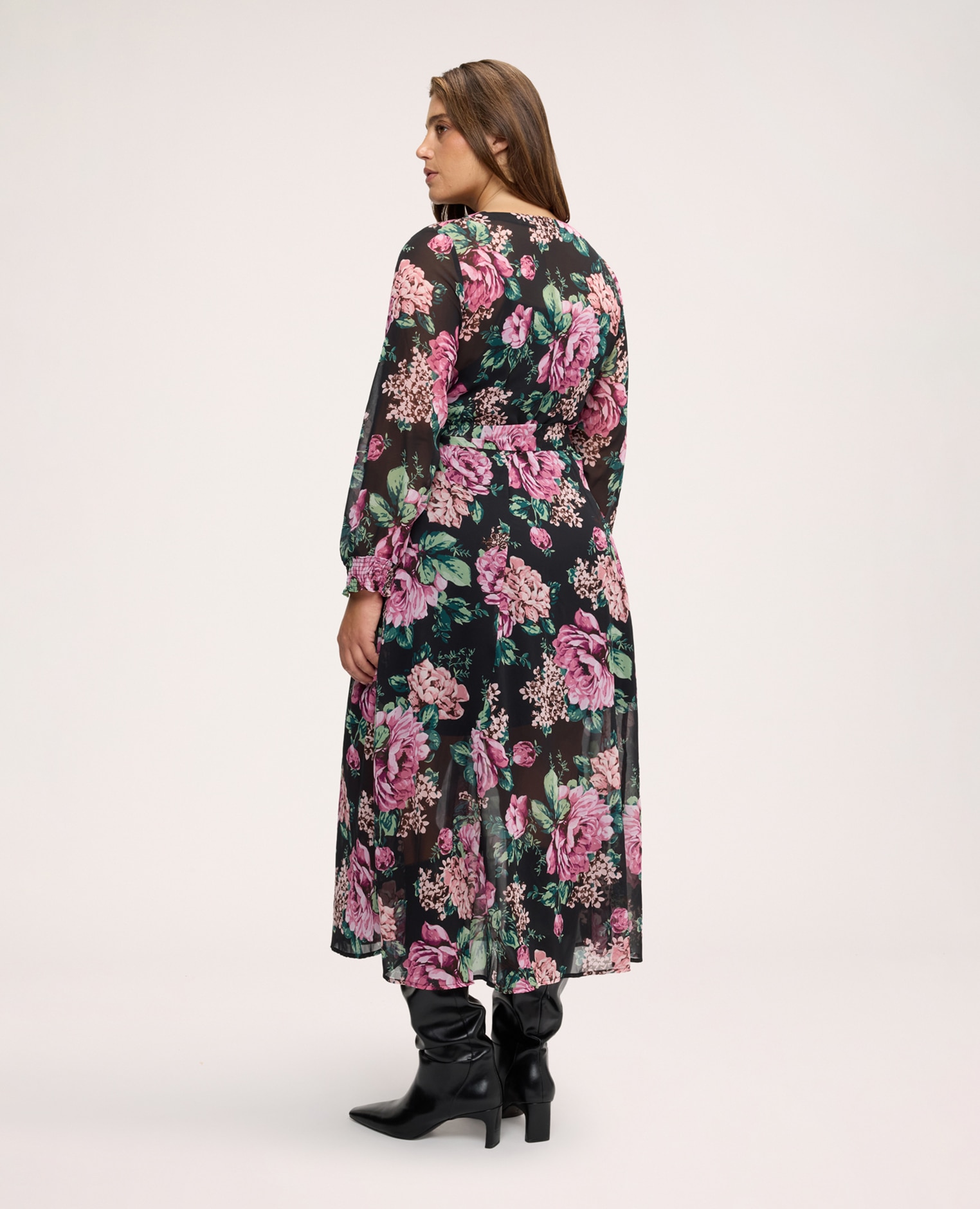 Vestido largo con estampado floral manga larga con puño fruncido y lazo para atar en la cintura - Fiorella Rubino - Negro Negro-2