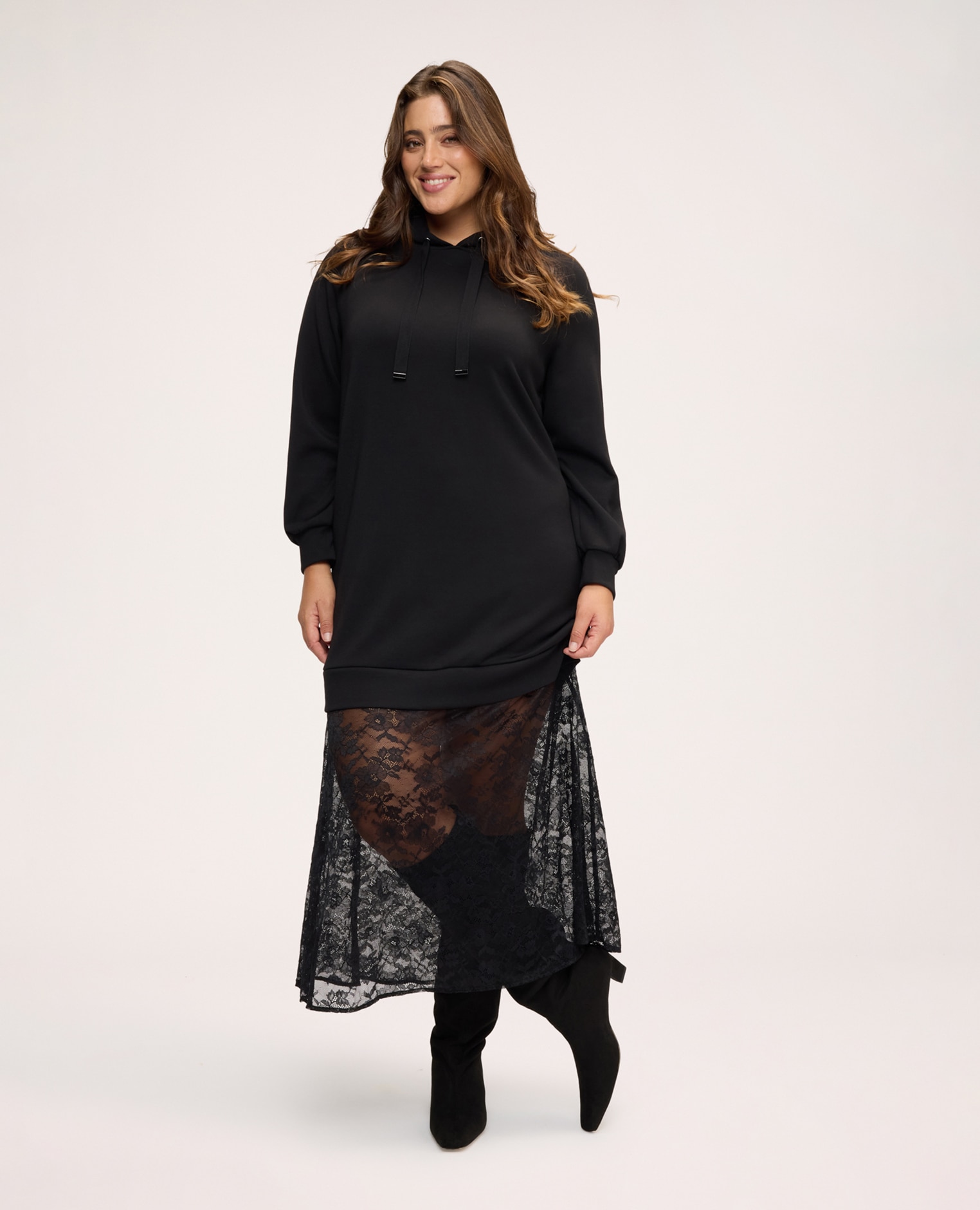 Vestido en felpa con falda de encaje mangas largas raglán y cuello maxi - Fiorella Rubino - Negro Negro-3