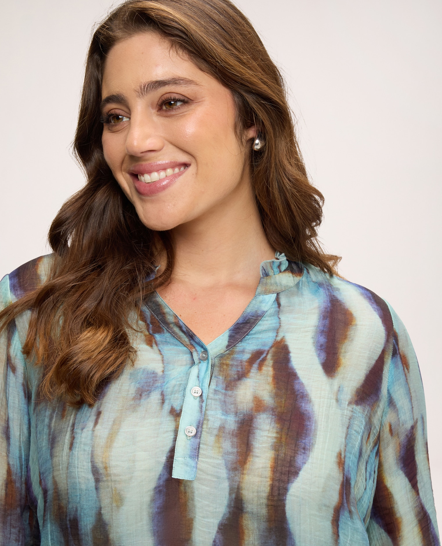Blusa de mujer de crepé con estampado all over estampado de estilo versátil perfecto para los momentos especiales y para los looks del día a día - Fiorella Rubino - Azul claro Azul claro-4