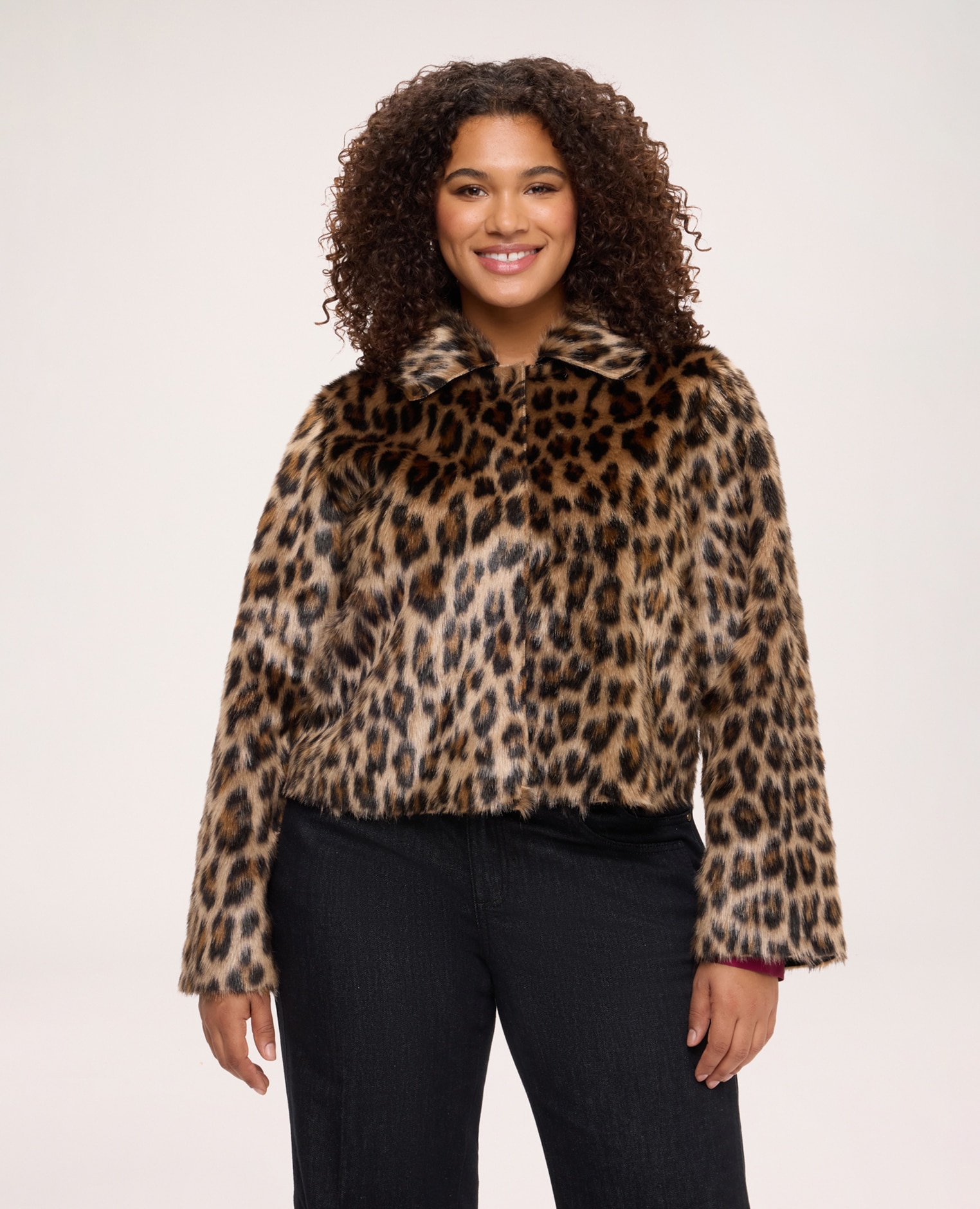 Imagen 1 de Chaqueta de mujer corta de peluche animal print forro interior cierre con botones - Fiorella Rubino - Marrón Marrón