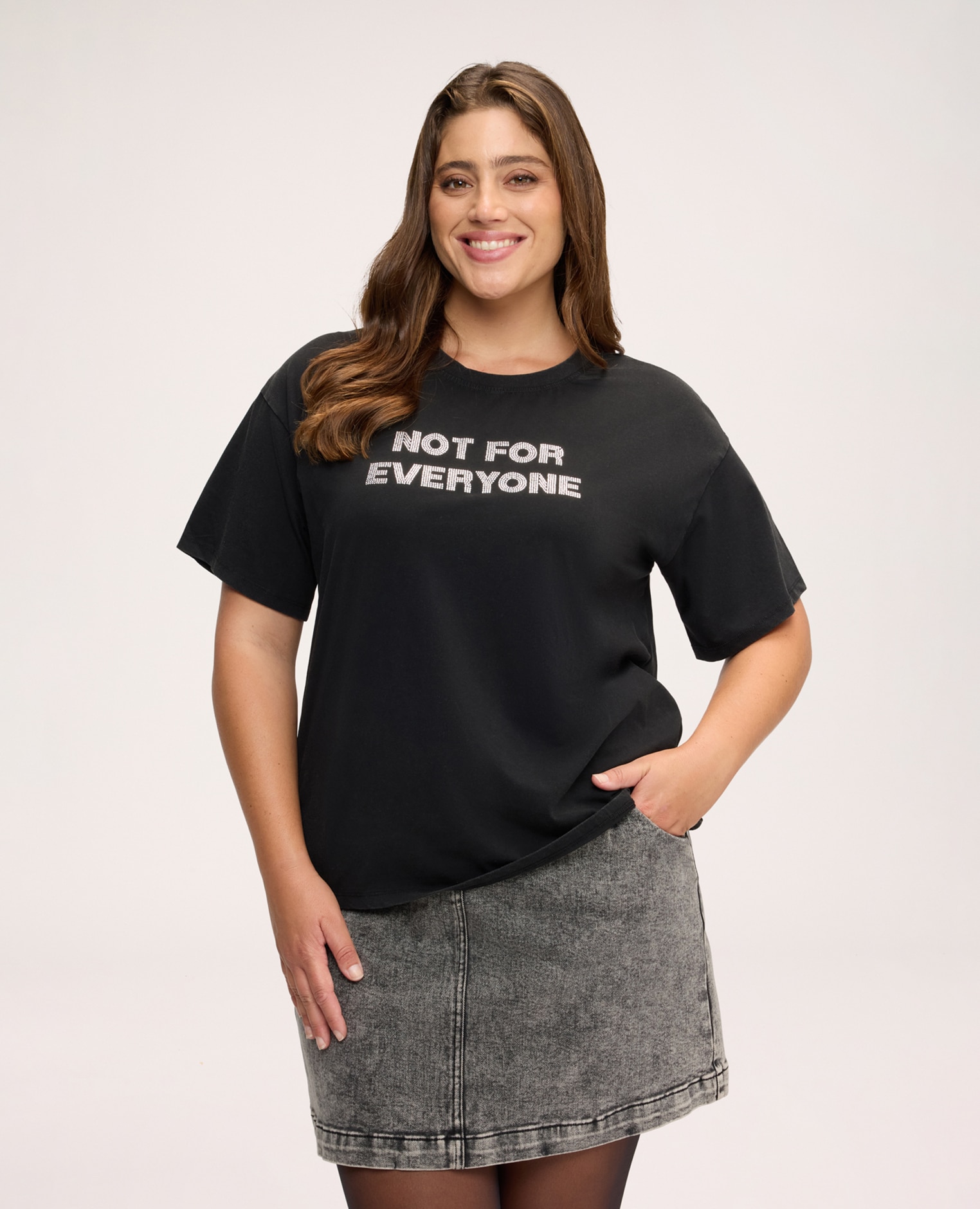 Camiseta de mujer oversize con estampado y aplicaciones escote redondo y mangas cortas - Fiorella Rubino - Negro Negro-1