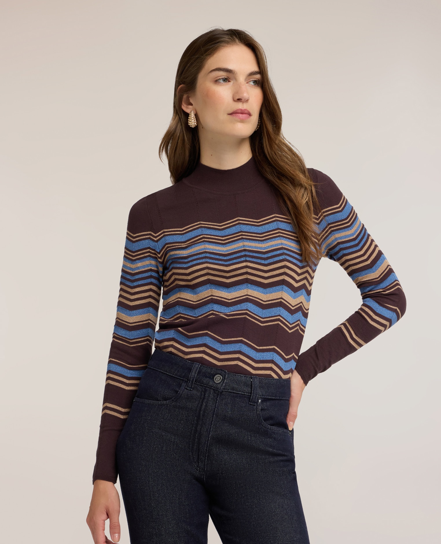 Jersey de mujer de cuello alto en viscosa con estampado de zigzag ajuste entallado largo medio - Motivi - Marrón Marrón-1