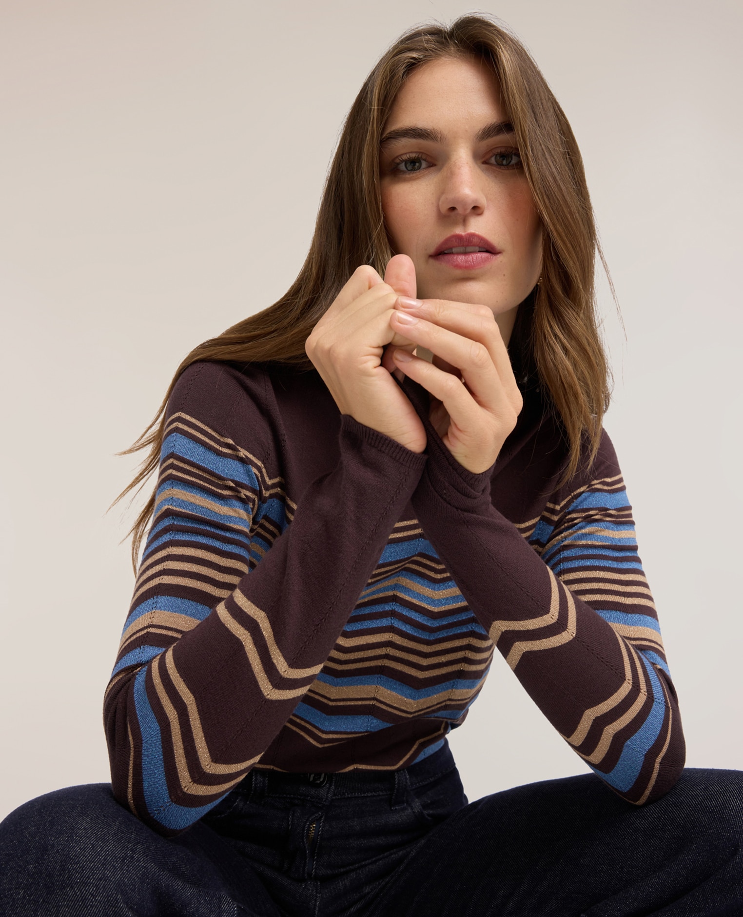Jersey de mujer de cuello alto en viscosa con estampado de zigzag ajuste entallado largo medio - Motivi - Marrón Marrón-4