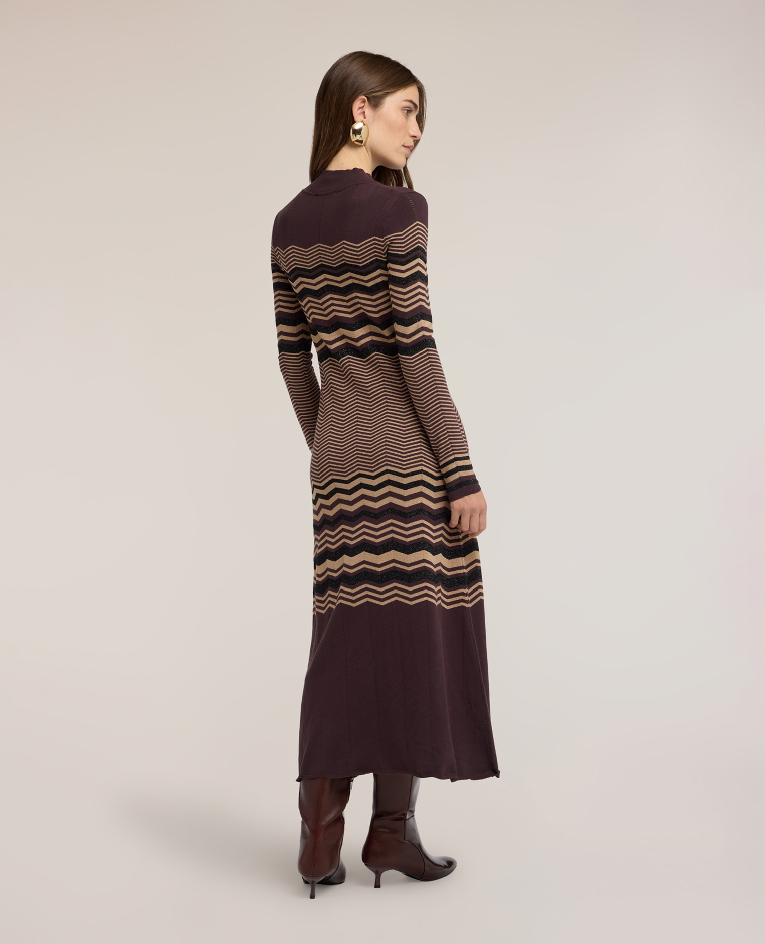 Vestido jacquard de punto lurex con motivo chevron escote cuello alto - Motivi - Marrón Marrón-2
