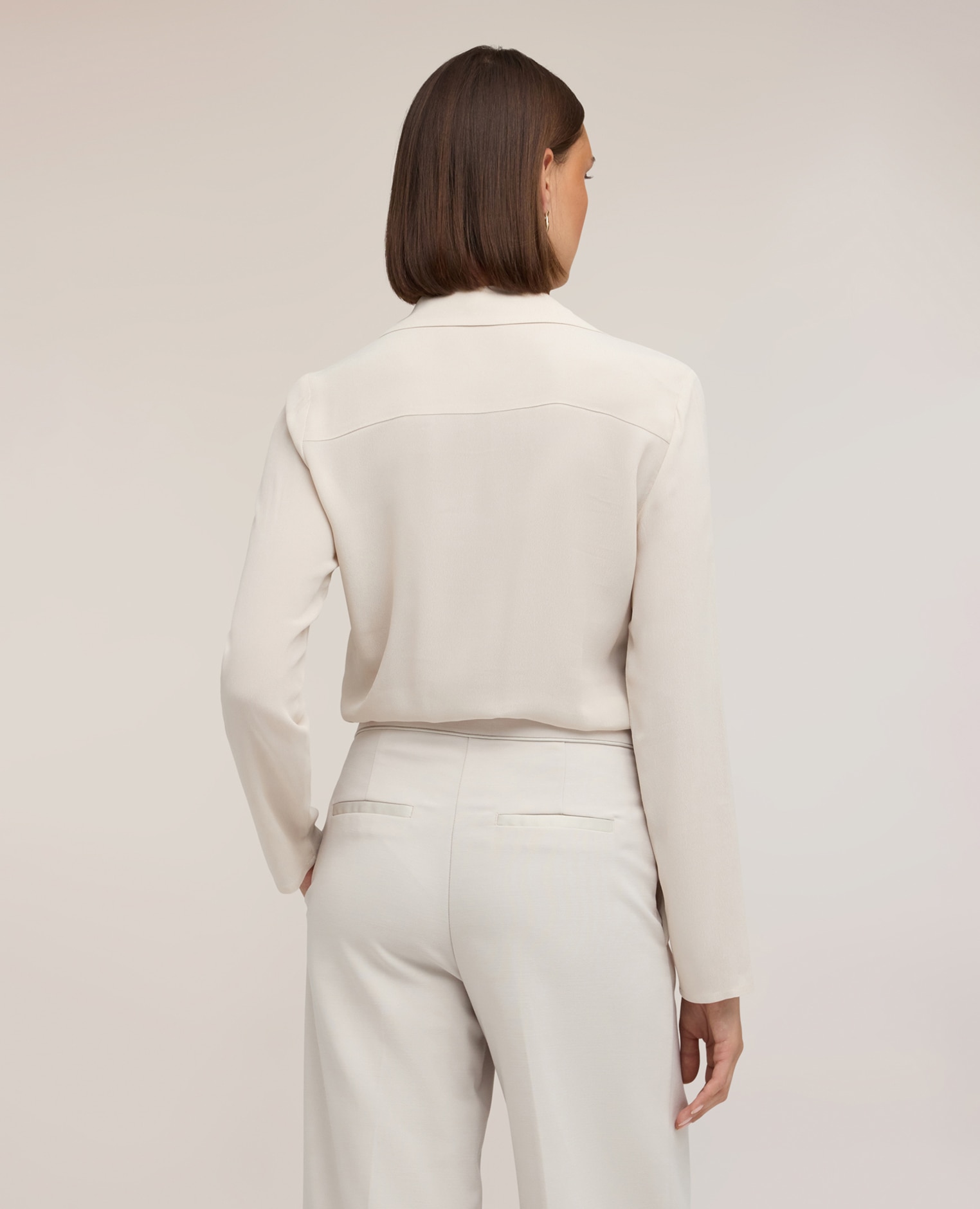 Camisa de mujer body en crêpe de chine con escote cruzado ajuste regular con cierre de broches automáticos en el slip - Motivi - Beige Beige-2