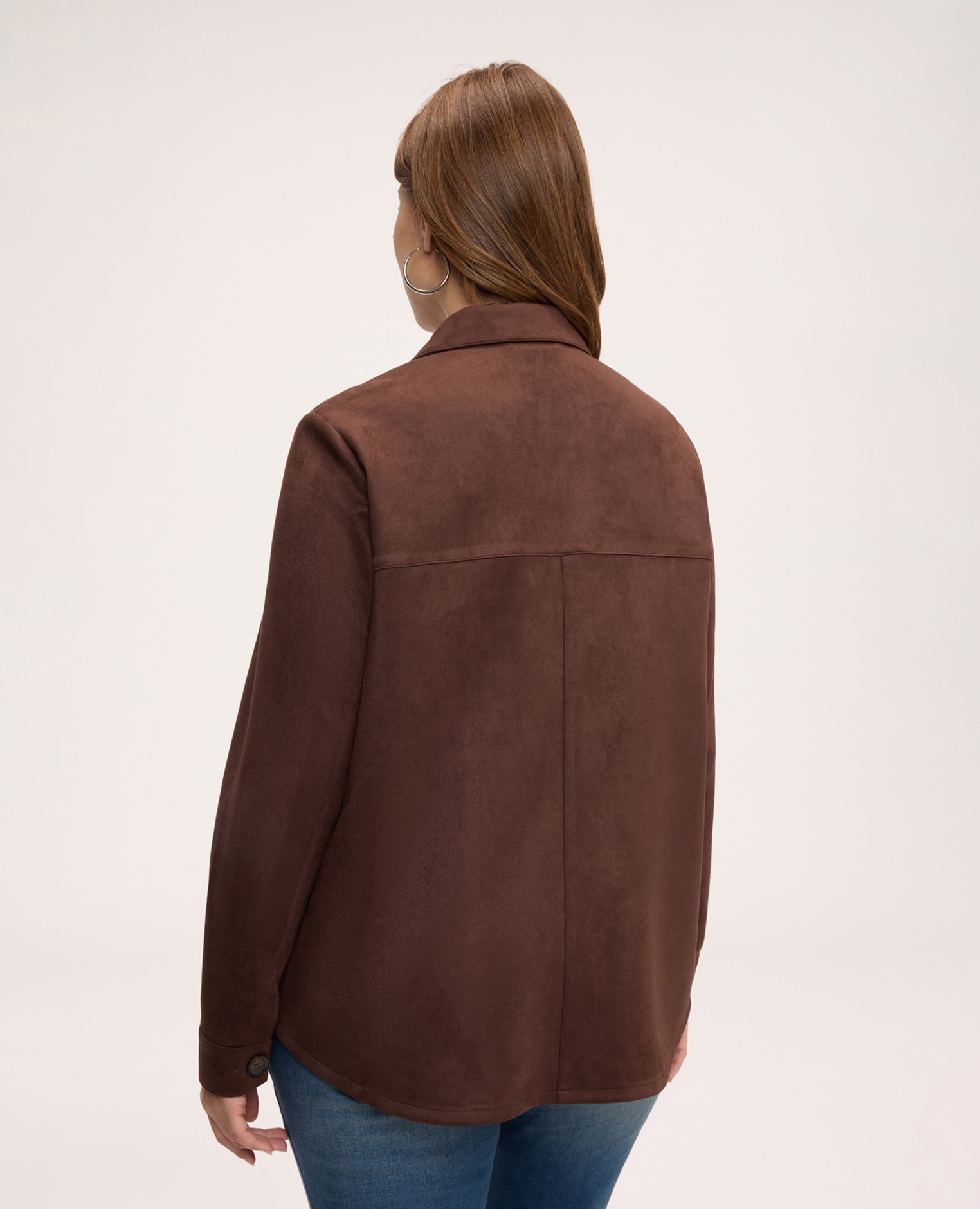 Imagen 2 de Chaqueta camisa de mujer oversize soft touch bolsillo con solapa en el pecho y bolsillos de vivo en los laterales bajo redondeado - Fiorella Rubino - Marrón Marrón