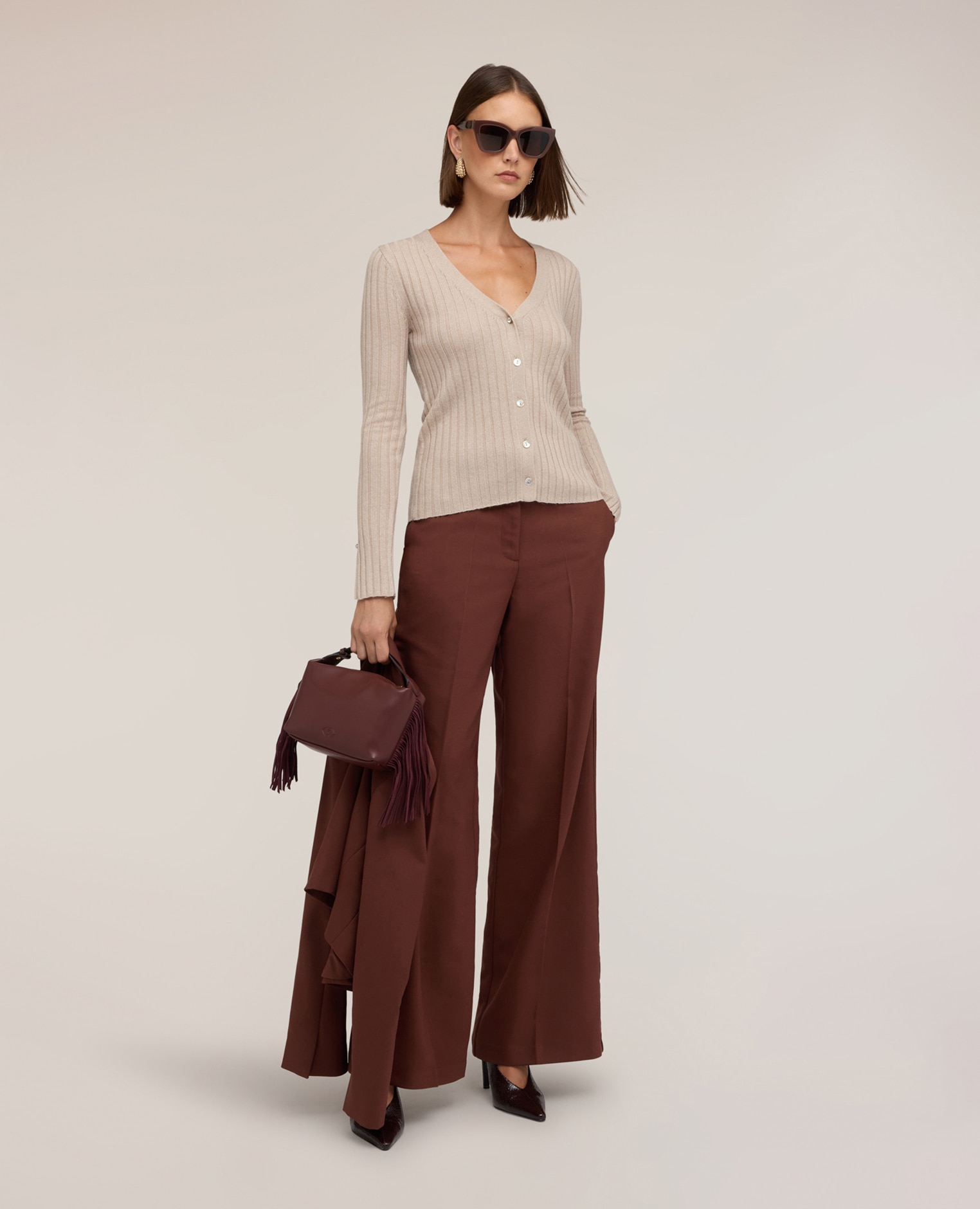 Imagen 3 de Chaqueta de mujer de punto corta en mezcla de lana acanalada modelo corto con abertura frontal y botones a la vista - Motivi - Beige Beige