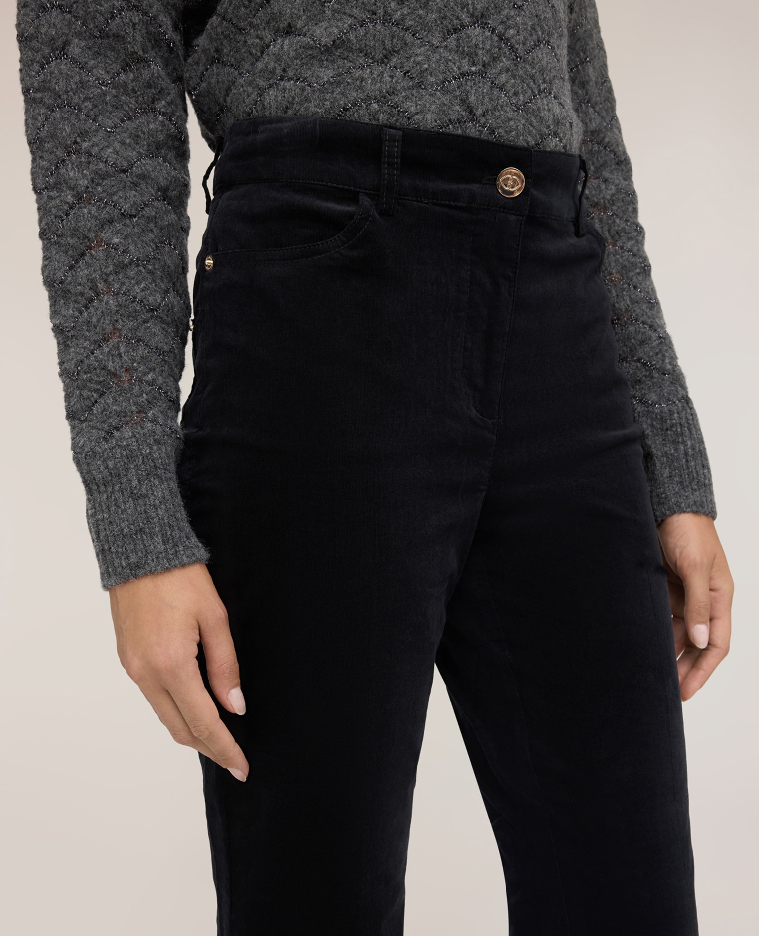 Pantalones de mujer acampanados de pana ajuste acampanado cierre frontal con botón y cremallera - Motivi - Negro Negro-4
