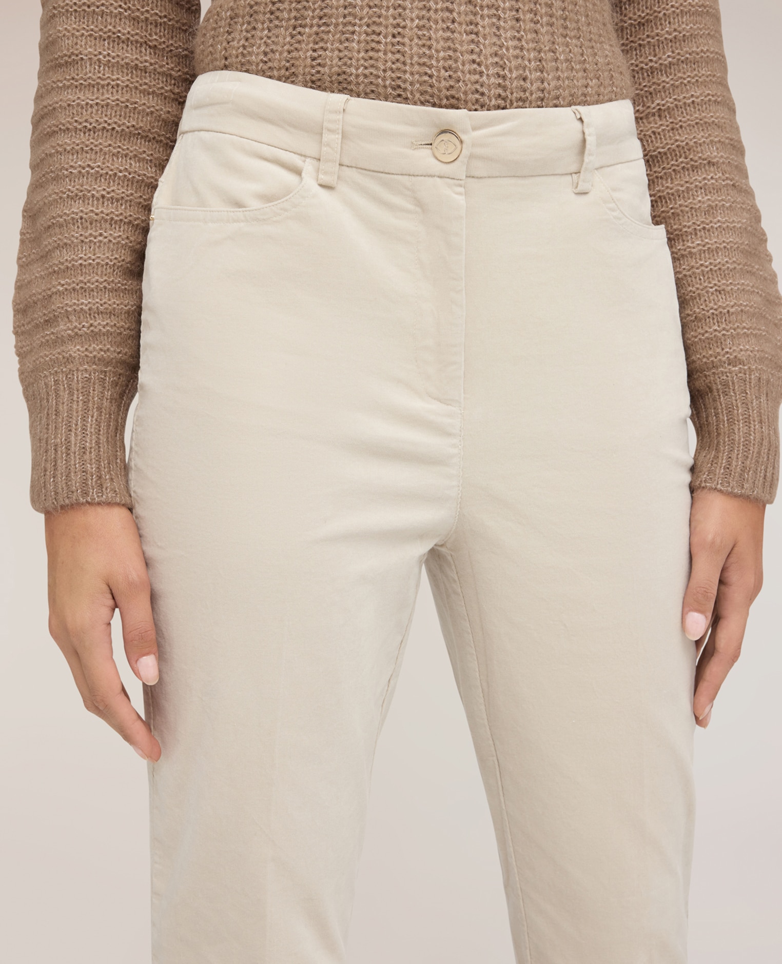 Pantalones de mujer slim fit de pana ajuste regular cierre frontal con botón y cremallera - Motivi - Blanco Blanco-4