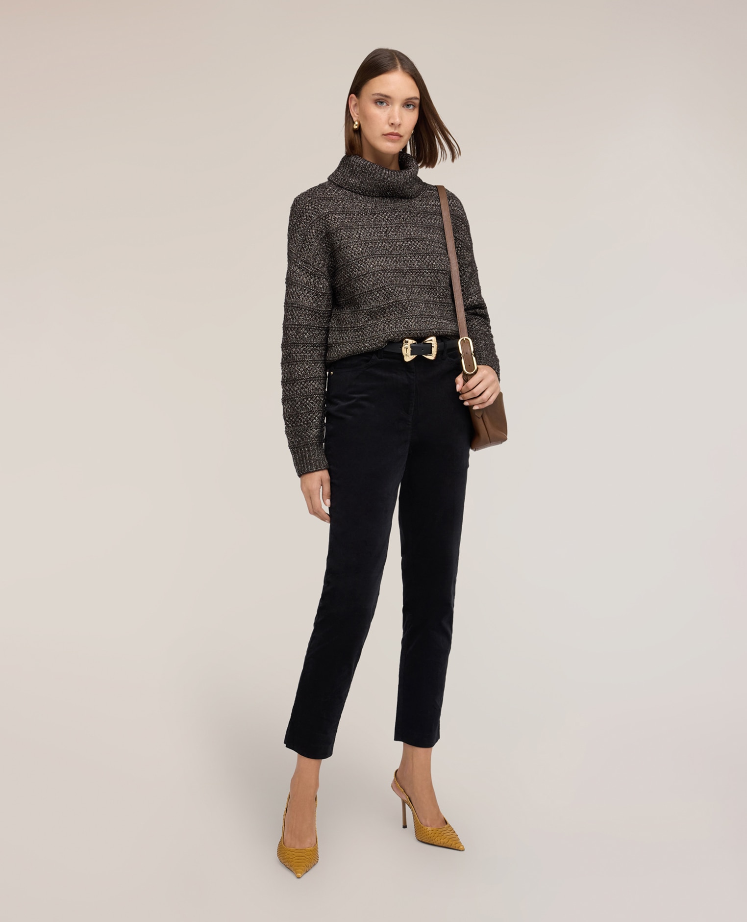 Pantalones de mujer slim fit de pana ajuste regular cierre frontal con botón y cremallera - Motivi - Negro Negro-1