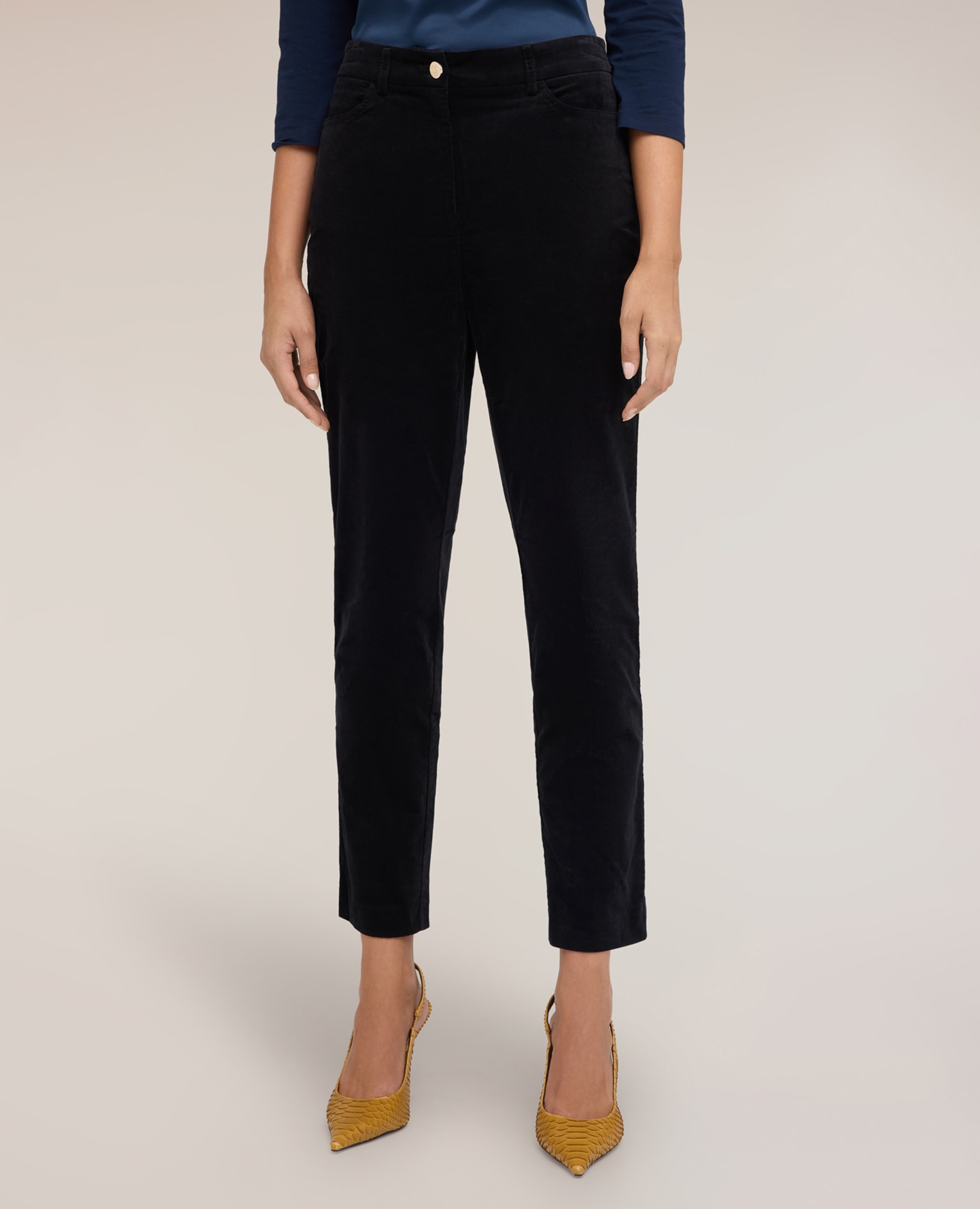 Pantalones de mujer slim fit de pana ajuste regular cierre frontal con botón y cremallera - Motivi - Negro Negro-3