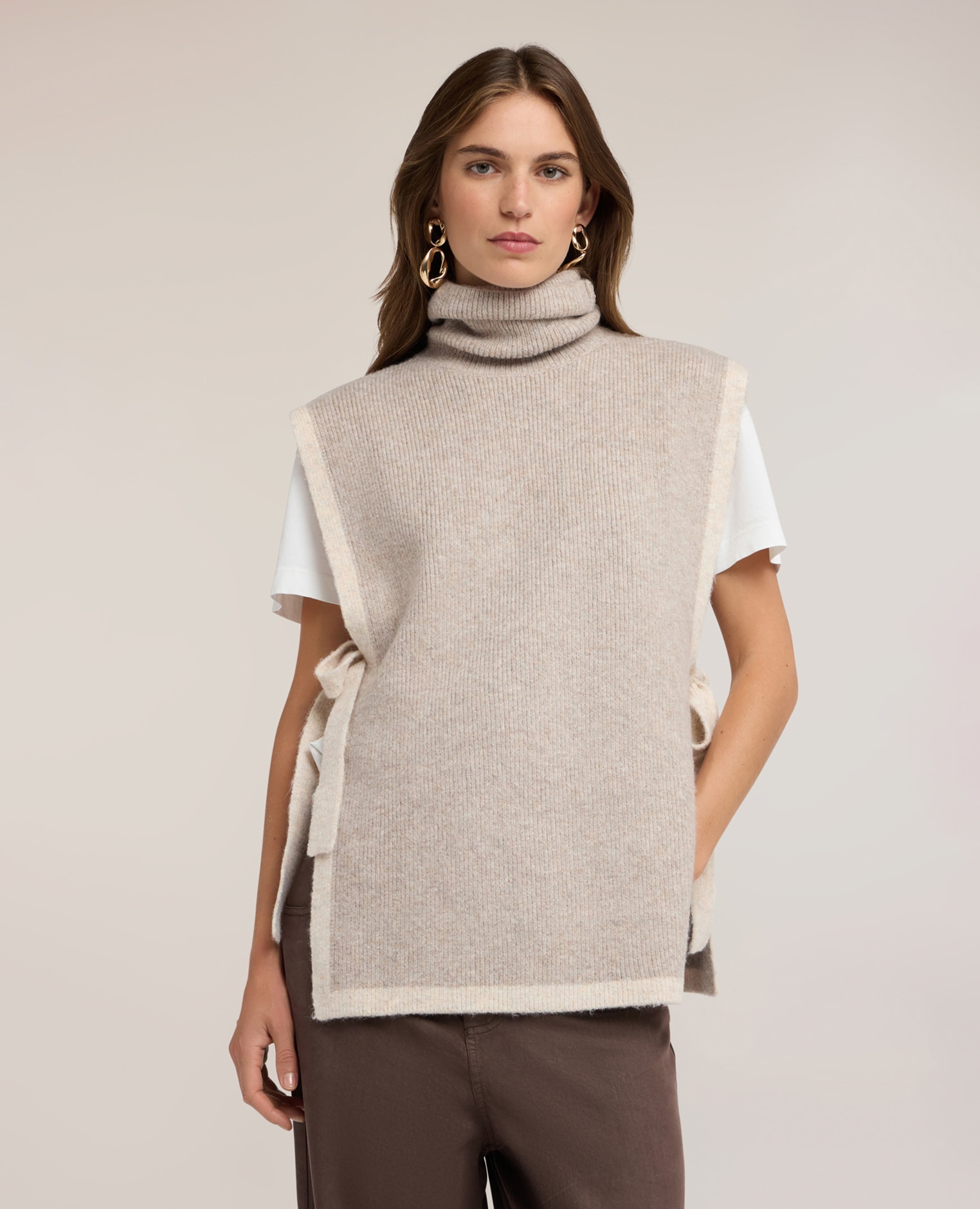 Poncho de mujer de punto acanalado con cuello alto cordones laterales ajustables - Motivi - Beige Beige-1