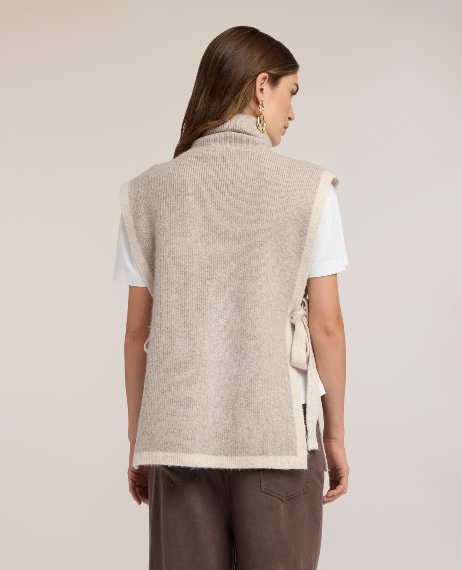 Poncho de mujer de punto acanalado con cuello alto cordones laterales ajustables - Motivi - Beige Beige-2