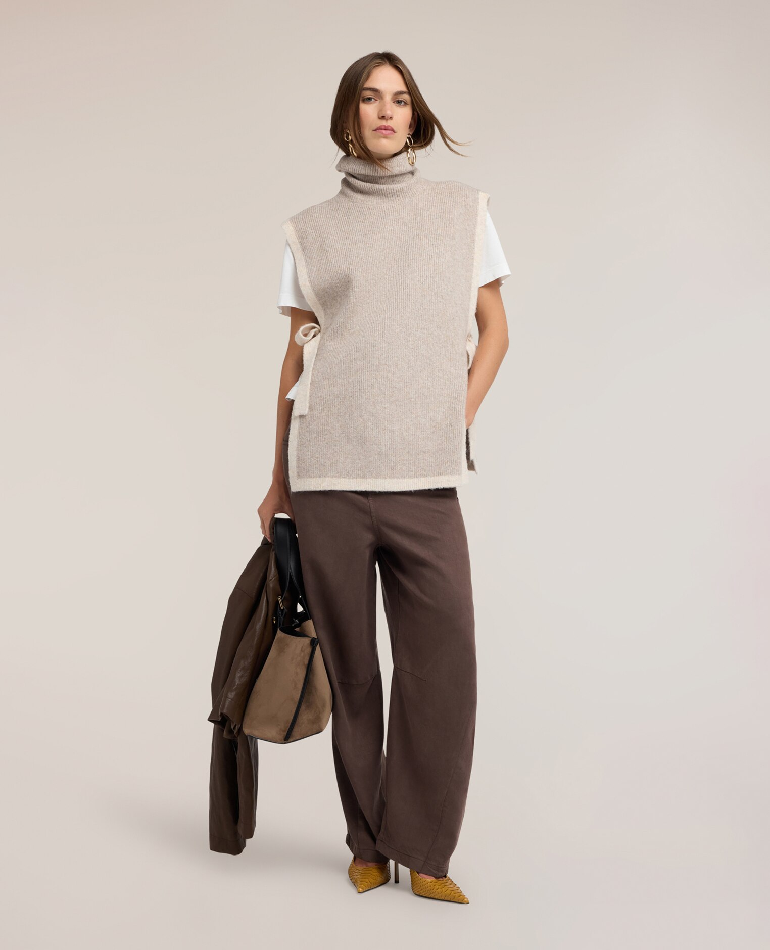 Poncho de mujer de punto acanalado con cuello alto cordones laterales ajustables - Motivi - Beige Beige-3