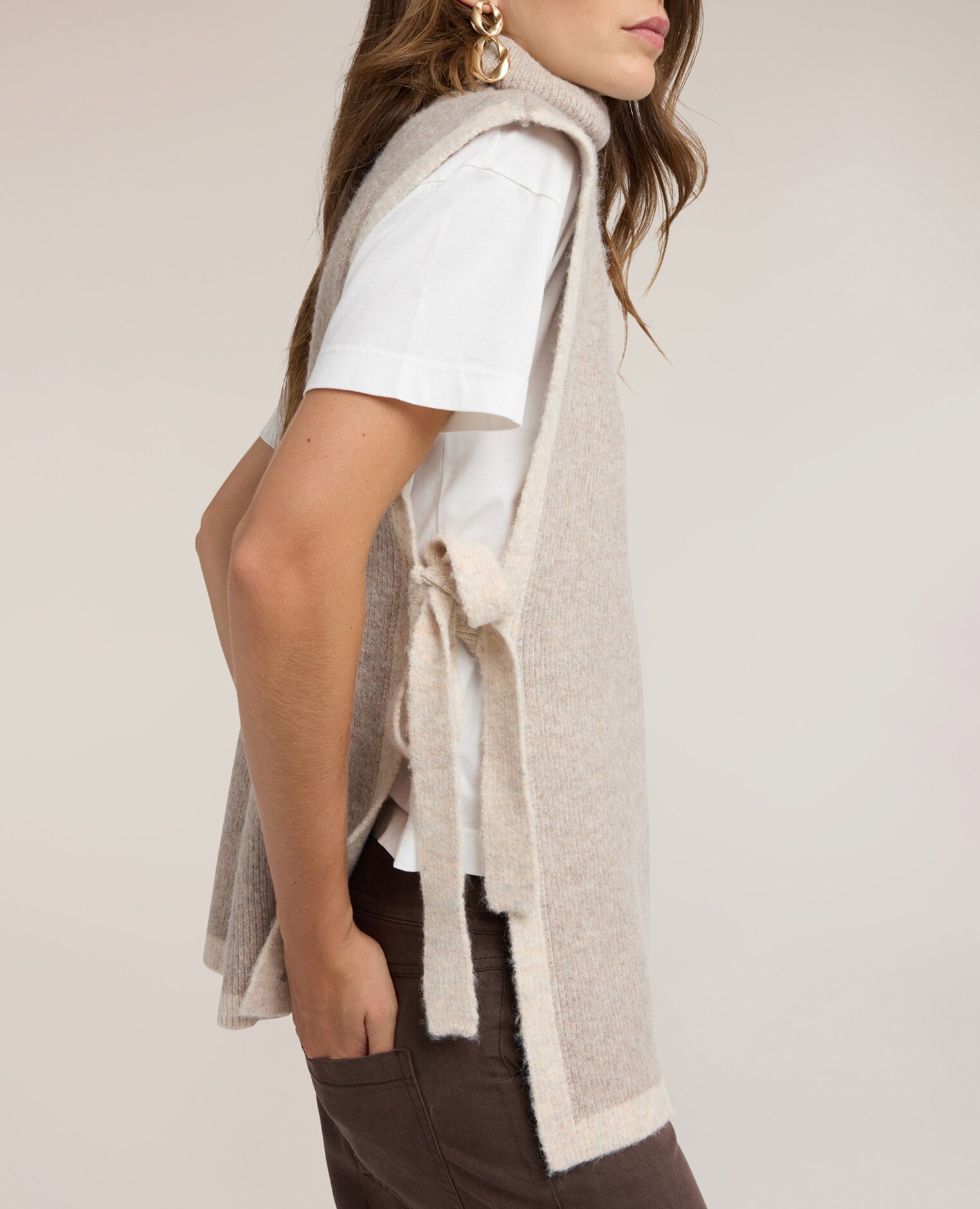 Poncho de mujer de punto acanalado con cuello alto cordones laterales ajustables - Motivi - Beige Beige-4