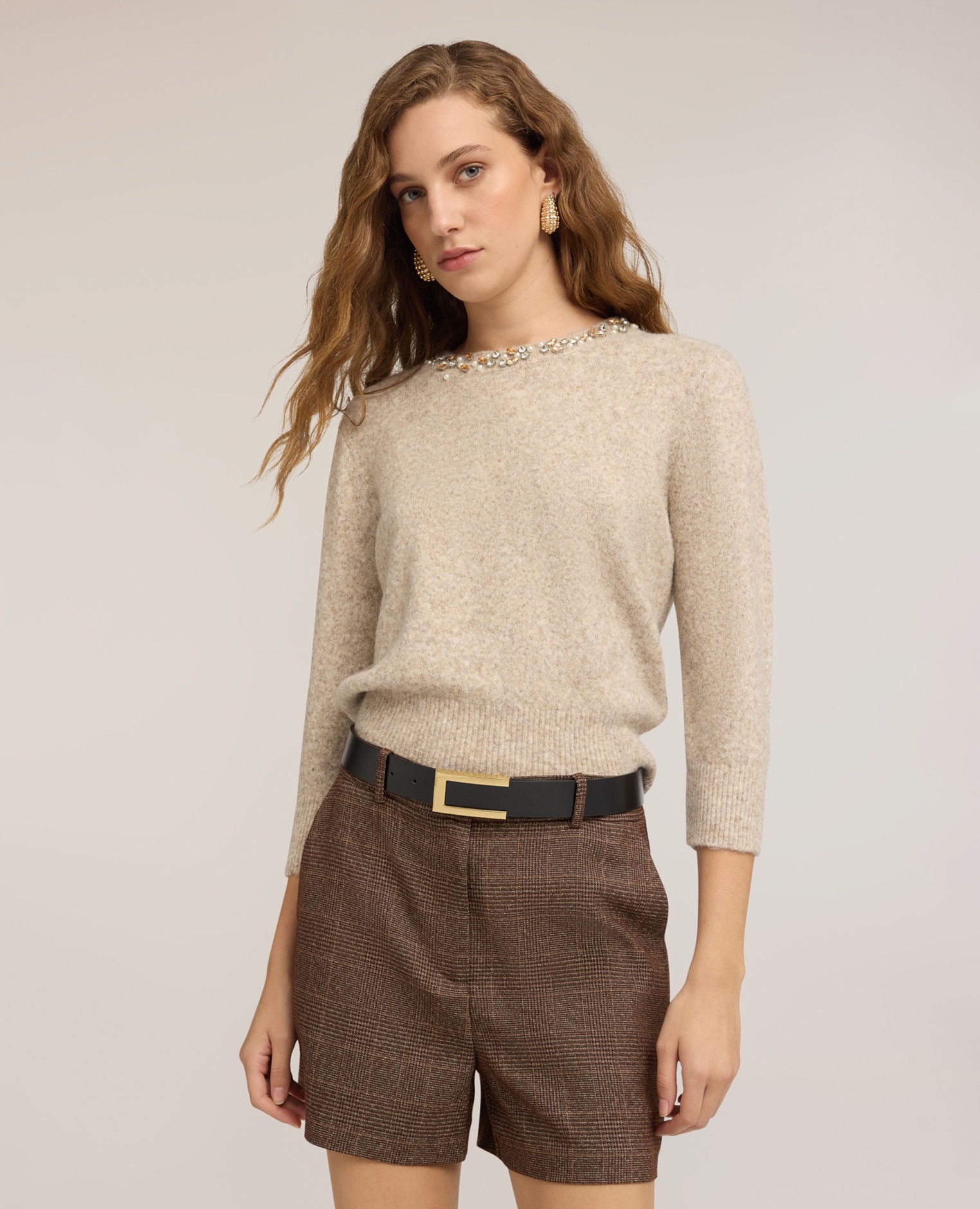 Imagen 1 de Jersey de mujer de cuello redondo con aplicaciones de joyería corte regular cuello redondo con aplicaciones de joyería - Motivi - Beige Beige