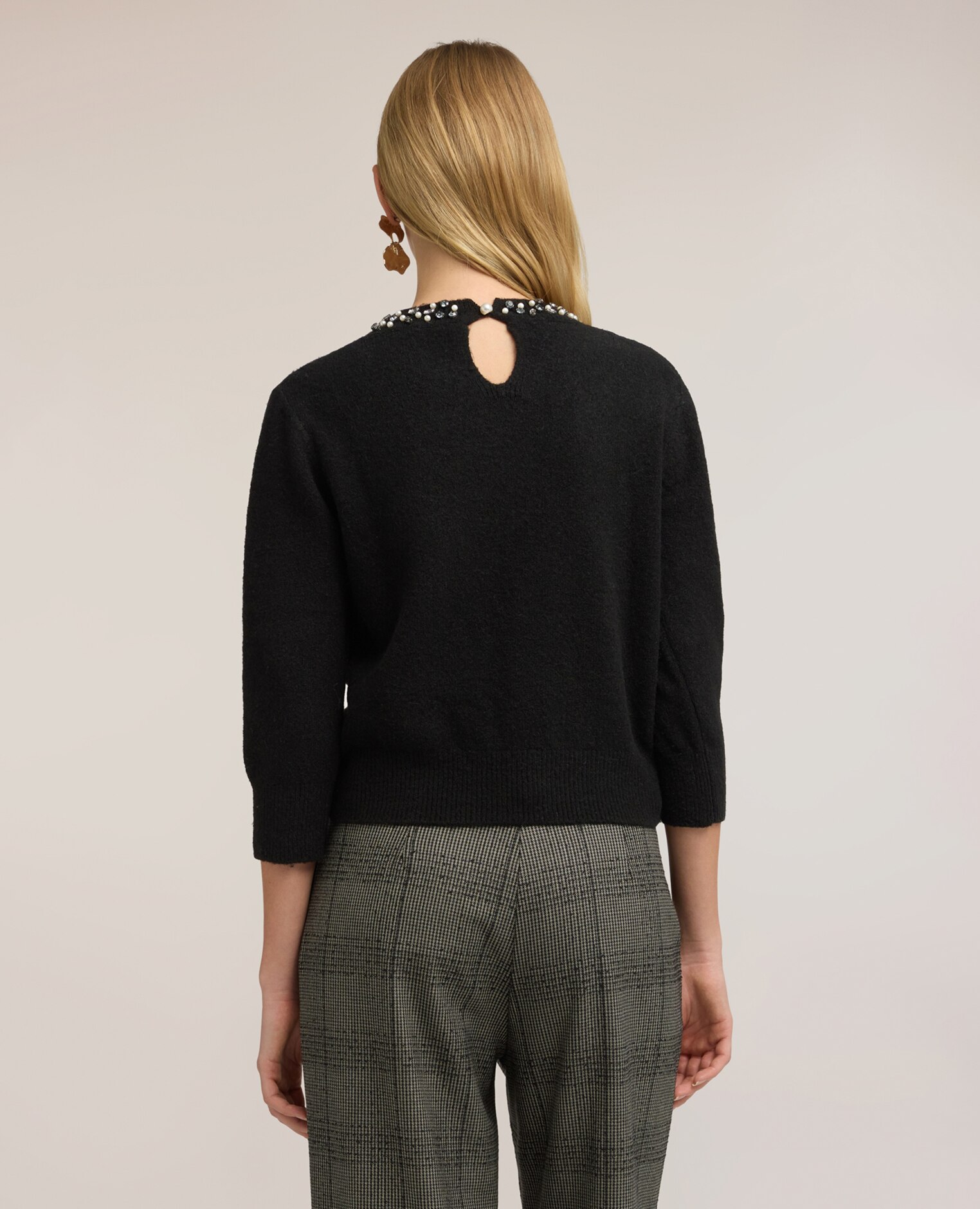 Imagen 2 de Jersey de mujer de cuello redondo con aplicaciones de joyería corte regular cuello redondo con aplicaciones de joyería - Motivi - Negro Negro