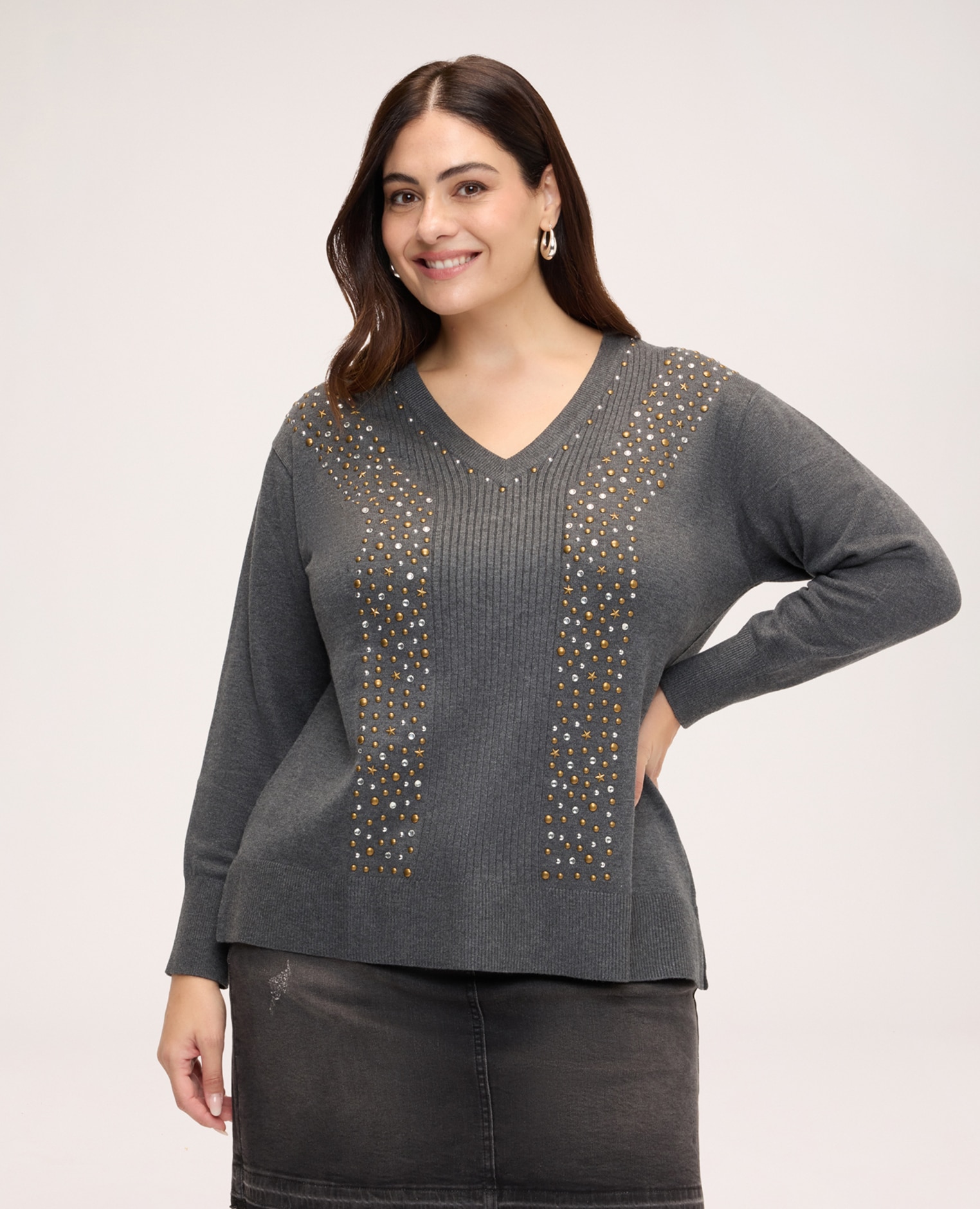 Imagen 1 de Jersey de mujer con aplicaciones joya aplicaciones decorativas en la parte delantera y bordes acanalados Gris
