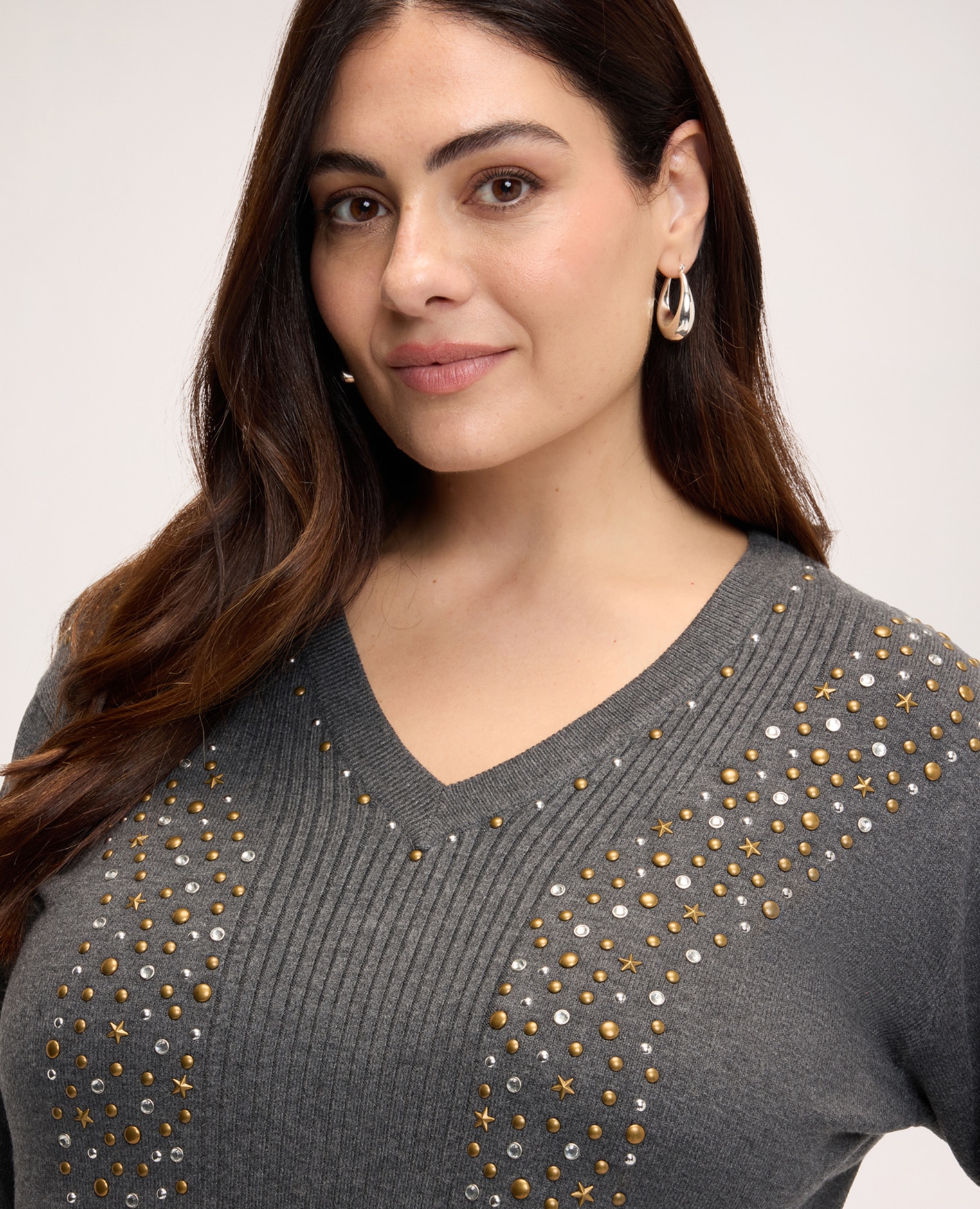 Imagen 4 de Jersey de mujer con aplicaciones joya aplicaciones decorativas en la parte delantera y bordes acanalados - Fiorella Rubino - Gris Gris