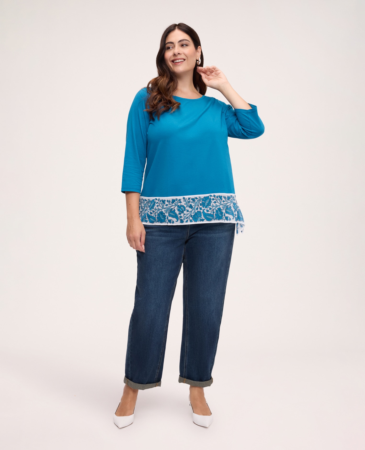 Camiseta de mujer de algodón con borde estampado cuerpo principal de color liso e inserto en tejido estampado con motivo floral paisley en el bajo con detalle anudado lateral - Fiorella Rubino - Turquesa Turquesa-3