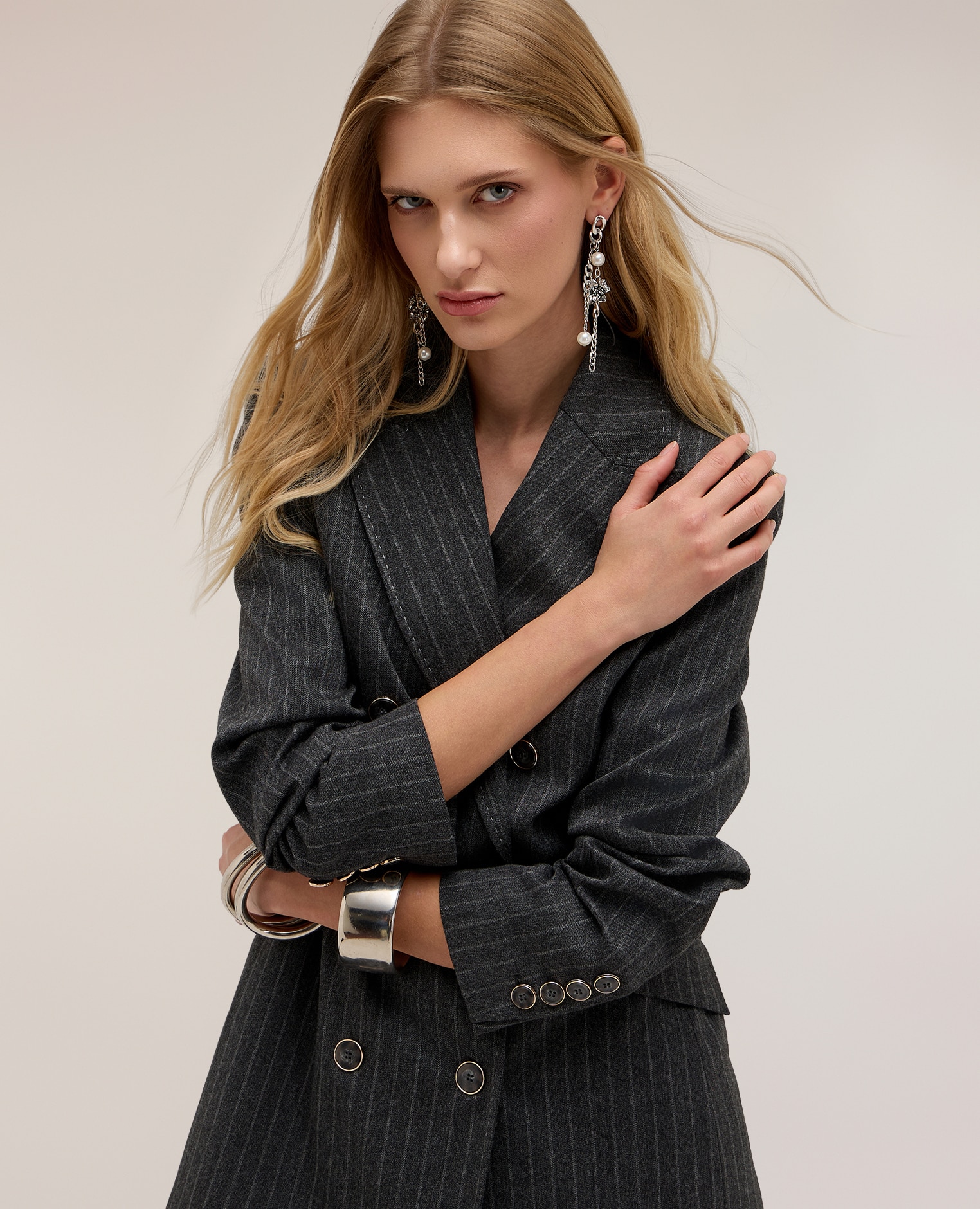 Blazer de mujer cruzado de rayas the tailoring lab largo medio ajuste ceñido - Motivi - Gris Gris-4