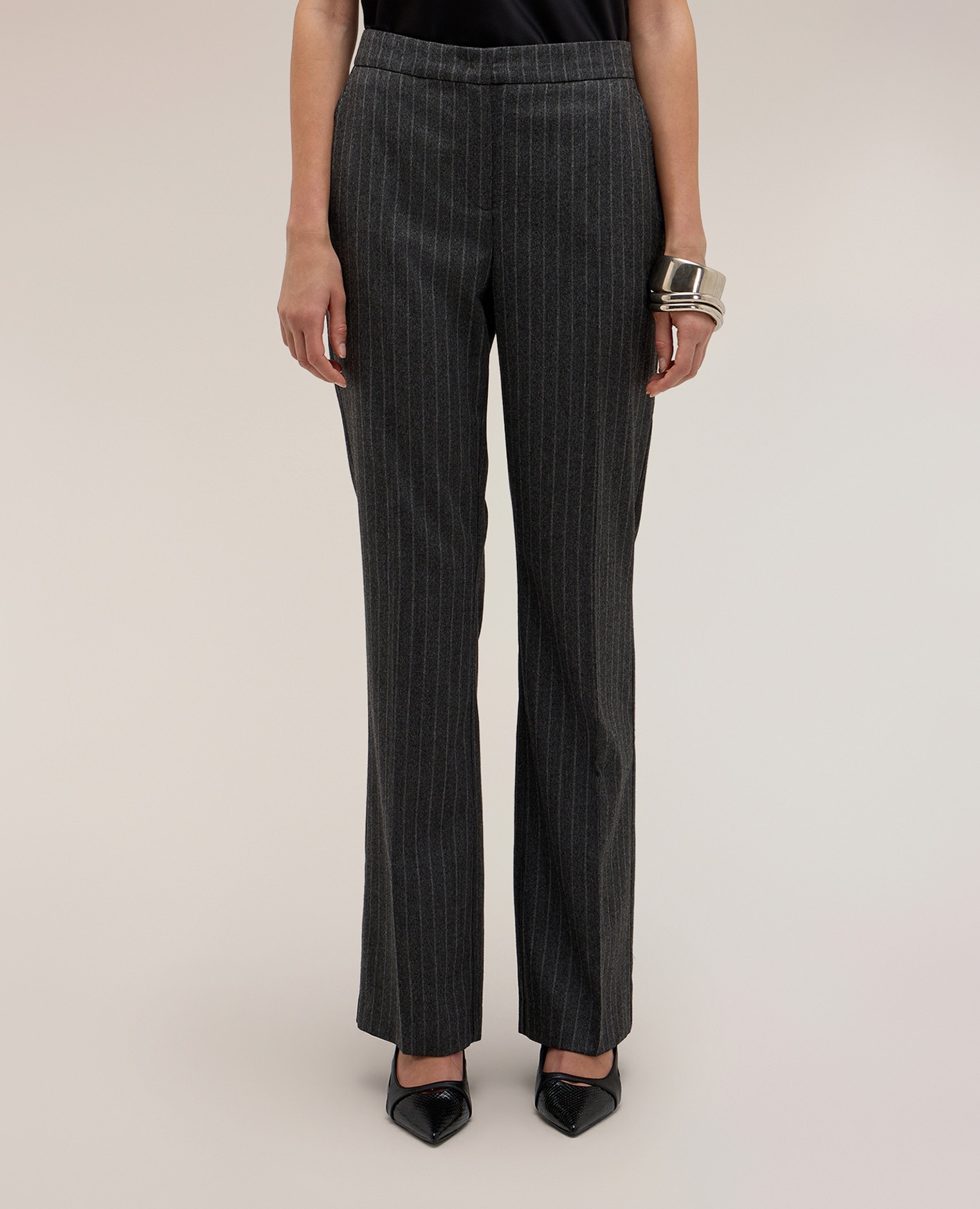 Pantalones de mujer flare de raya diplomática the tailoring lab cierre frontal con corchete y cremallera - Motivi - Gris Gris-2