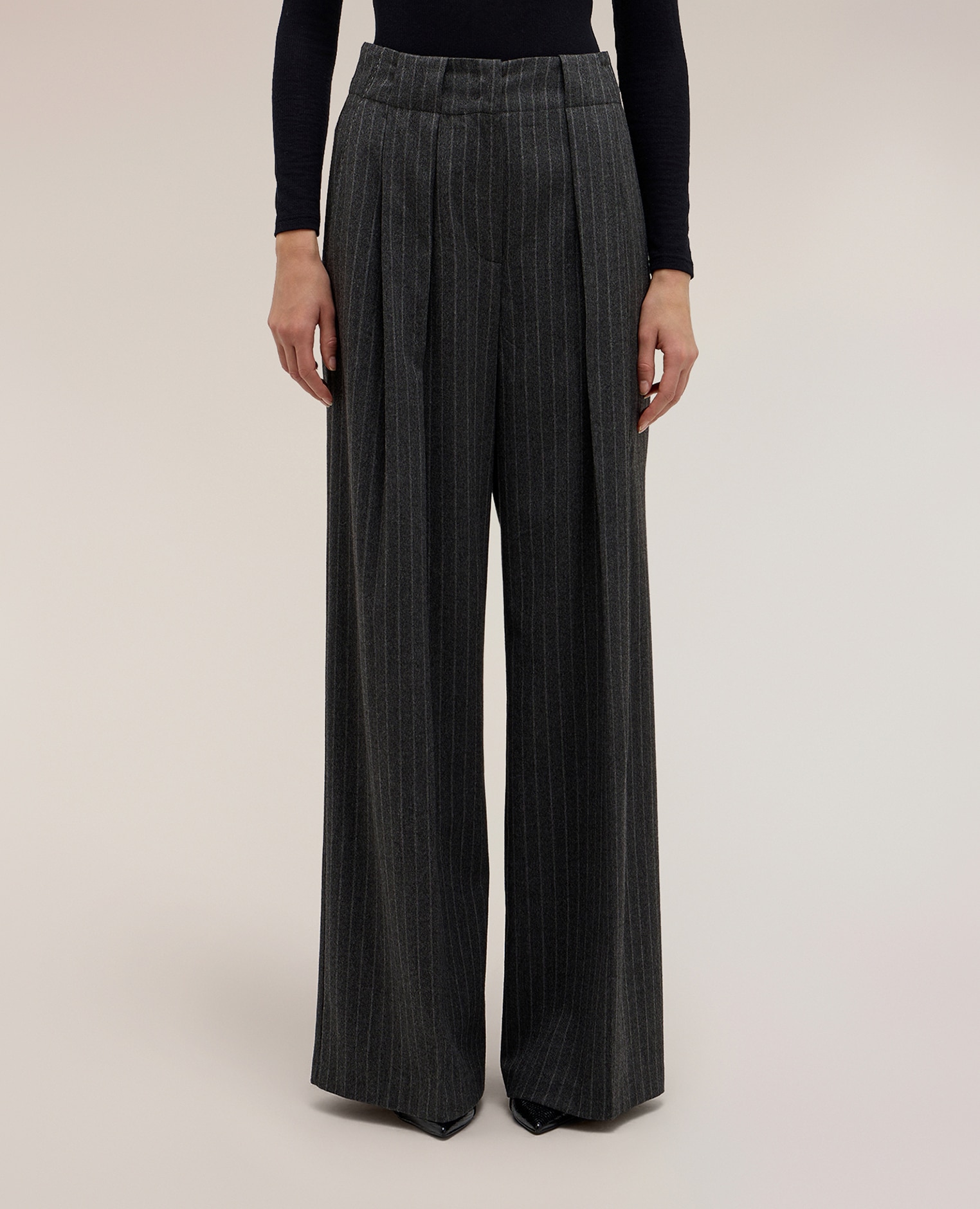 Pantalones de mujer palazzo de rayas diplomáticas the tailoring lab corte regular cintura alta con pliegues frontales - Motivi - Gris Gris-2