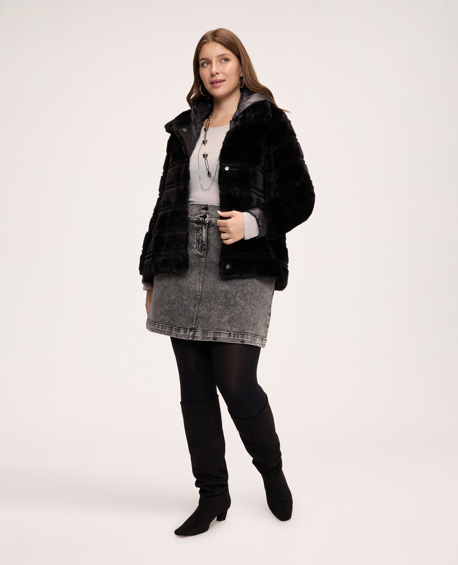Imagen 3 de Chaqueta de mujer de peluche con pechera cálido y suave brinda una agradable sensación de suavidad - Fiorella Rubino - Negro Negro