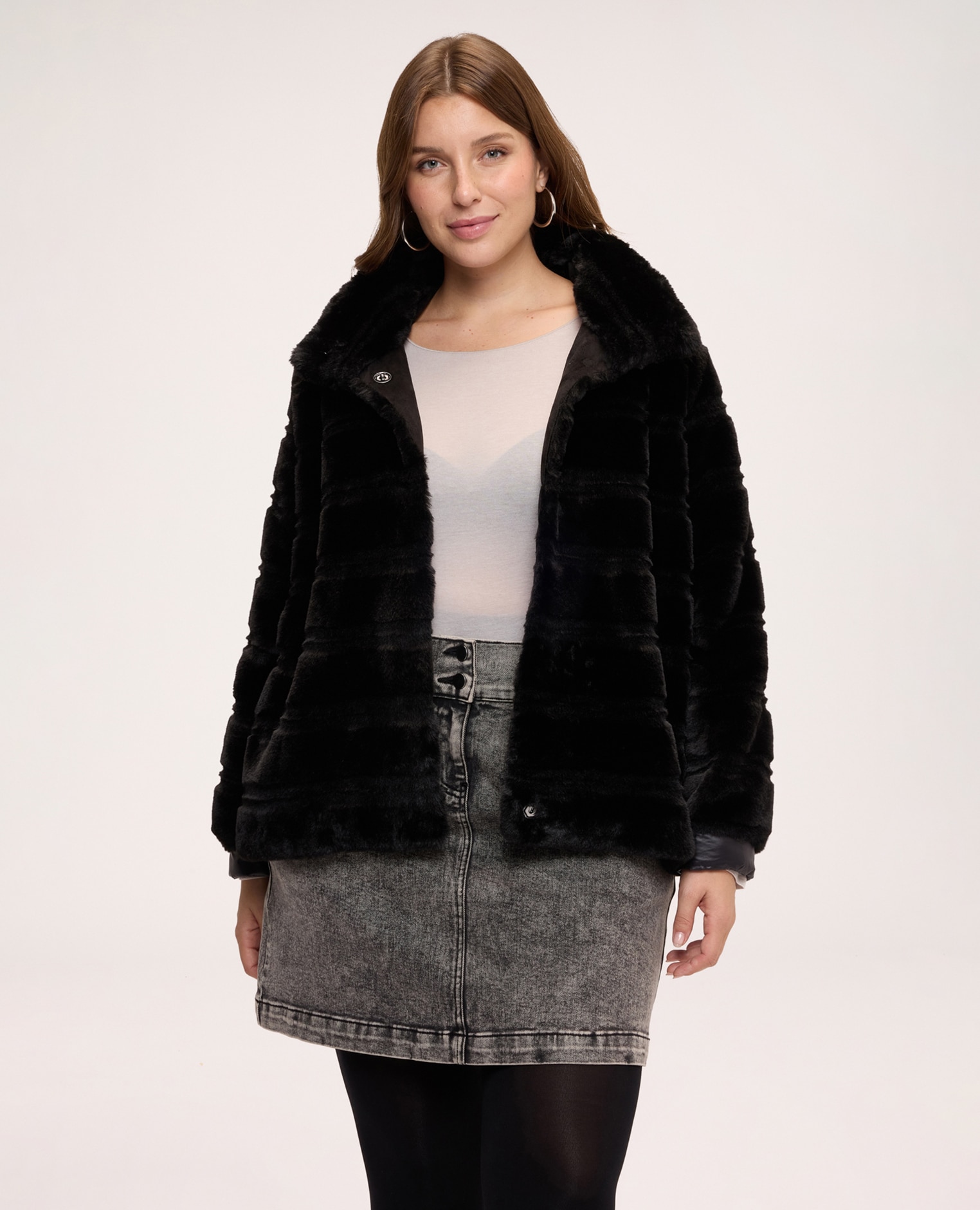 Imagen 4 de Chaqueta de mujer de peluche con pechera cálido y suave brinda una agradable sensación de suavidad - Fiorella Rubino - Negro Negro