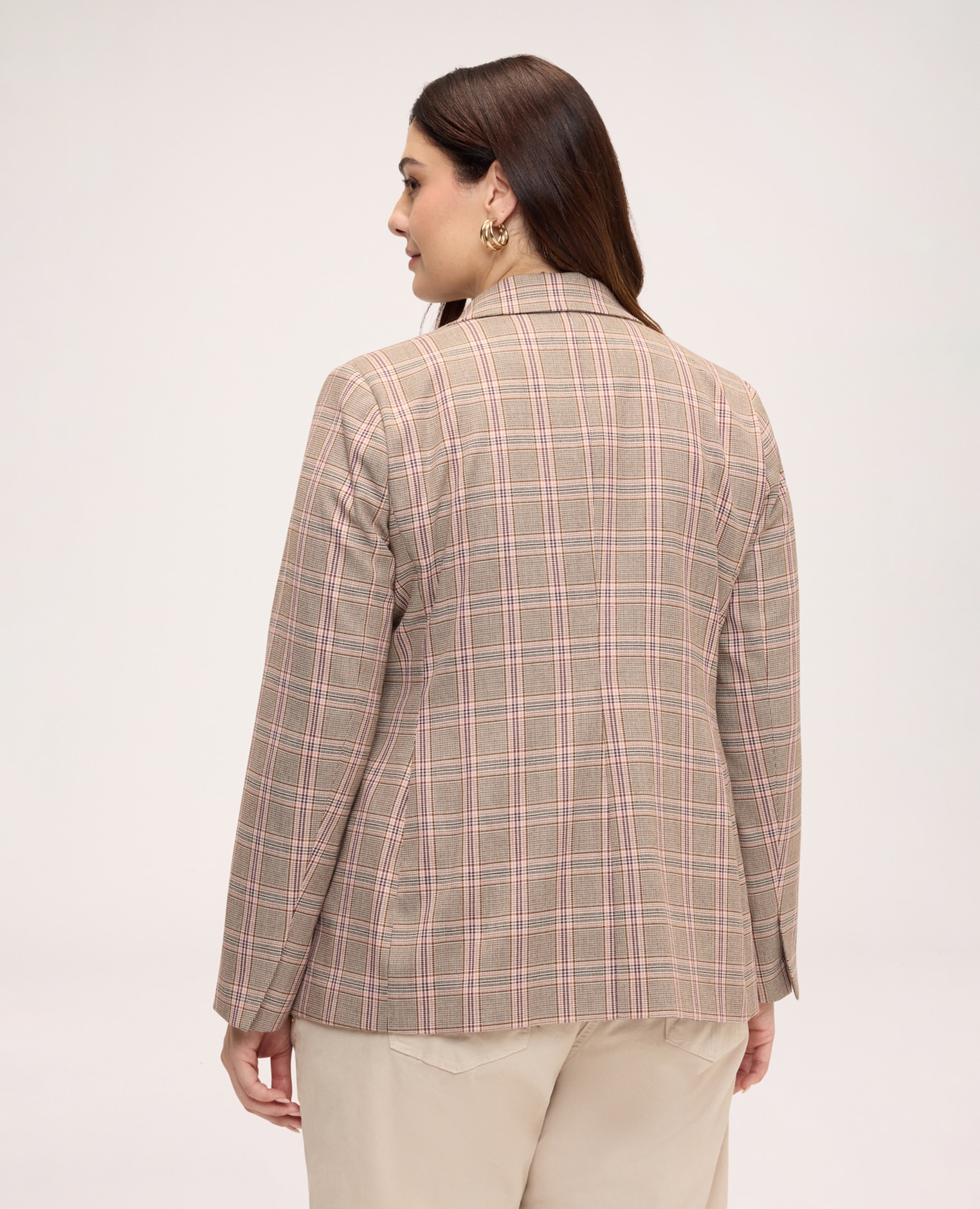 Imagen 2 de Blazer de mujer de cuadros con broche de perrito salchicha estampado de cuadros bolsillo en el pecho y bolsillos con solapa - Fiorella Rubino - Gris Gris