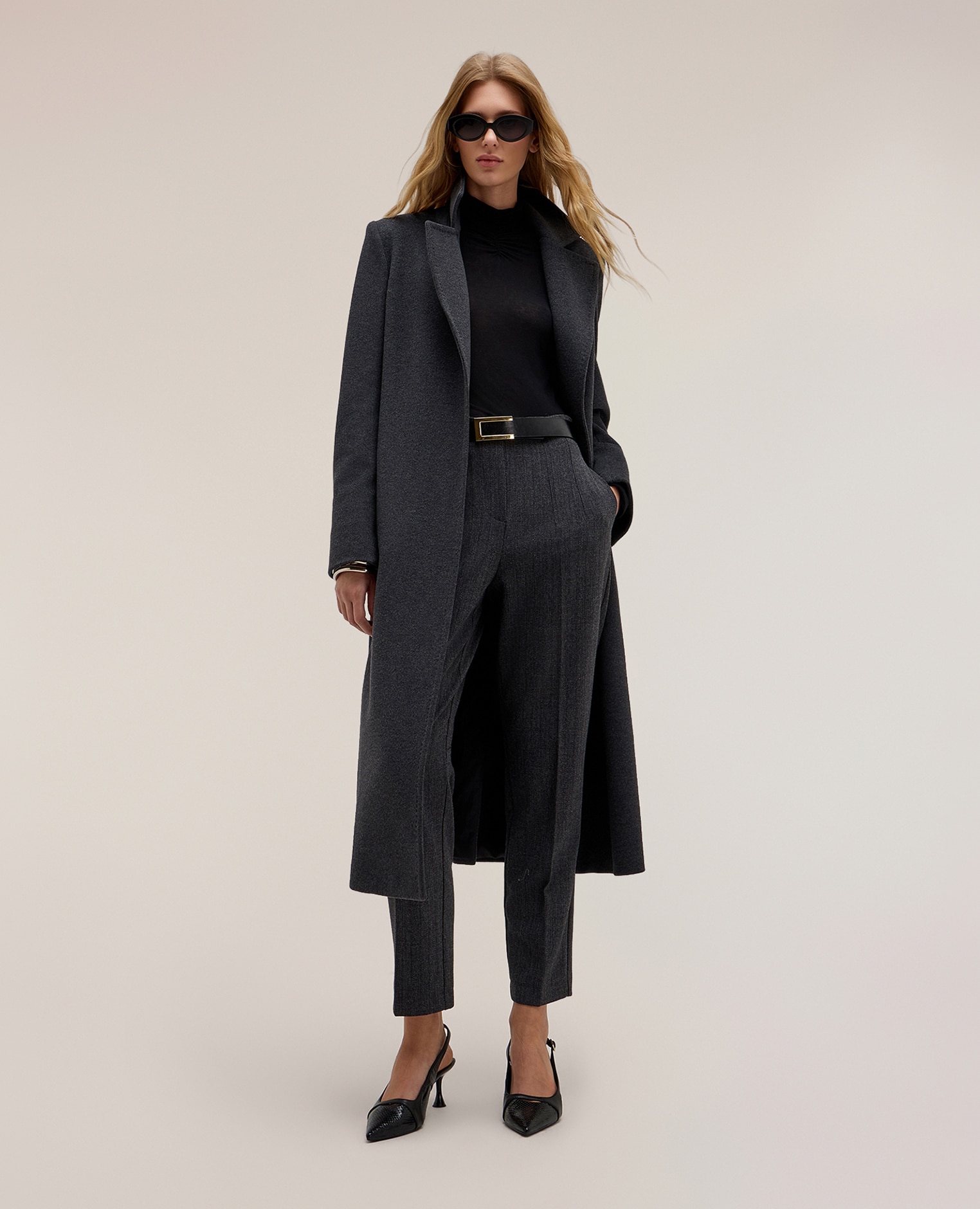 Imagen 0 de Pantalones de mujer regular the tailoring lab cintura alta con cierre frontal pinza marcada en la parte delantera Gris
