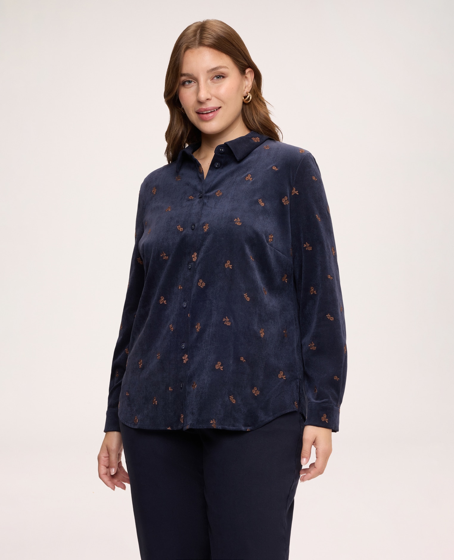 Imagen 1 de Camisa de mujer de pana con bordados florales con bordados florales - Fiorella Rubino - Azul Azul