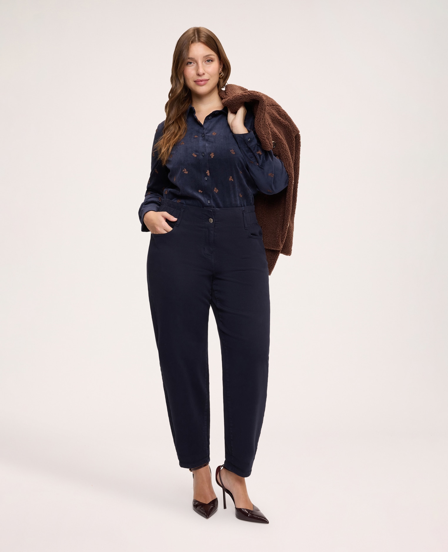 Imagen 3 de Camisa de mujer de pana con bordados florales con bordados florales - Fiorella Rubino - Azul Azul