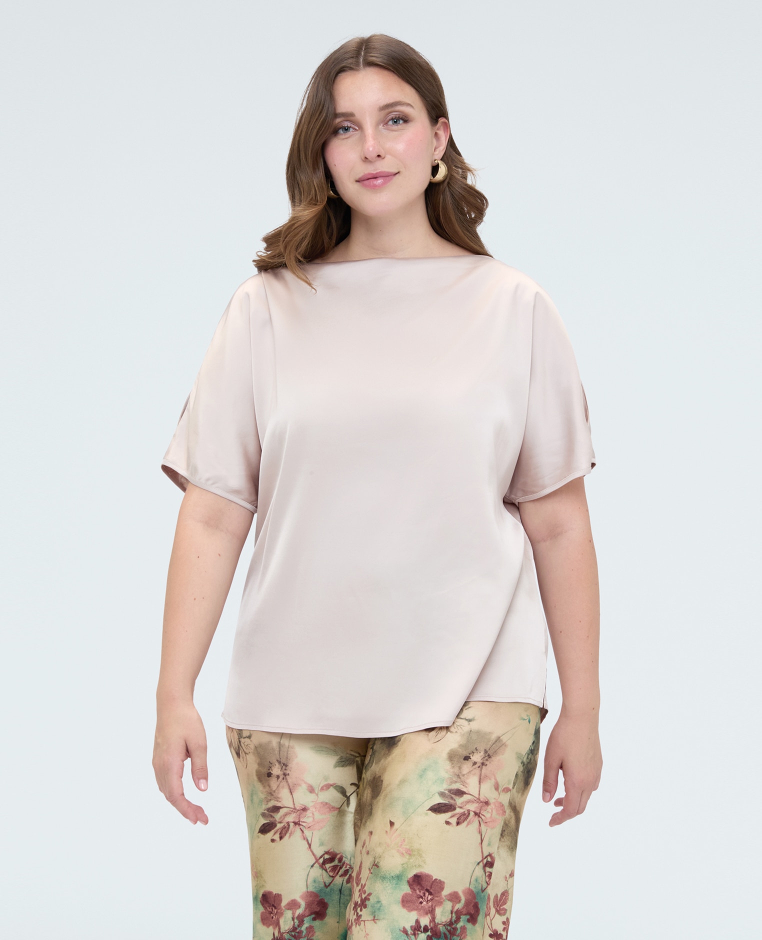 Blusa de mujer de raso con escote barco y cut-out tejido de viscosa suave para una sensación agradable sobre la piel - Fiorella Rubino - Rosa Rosa-1