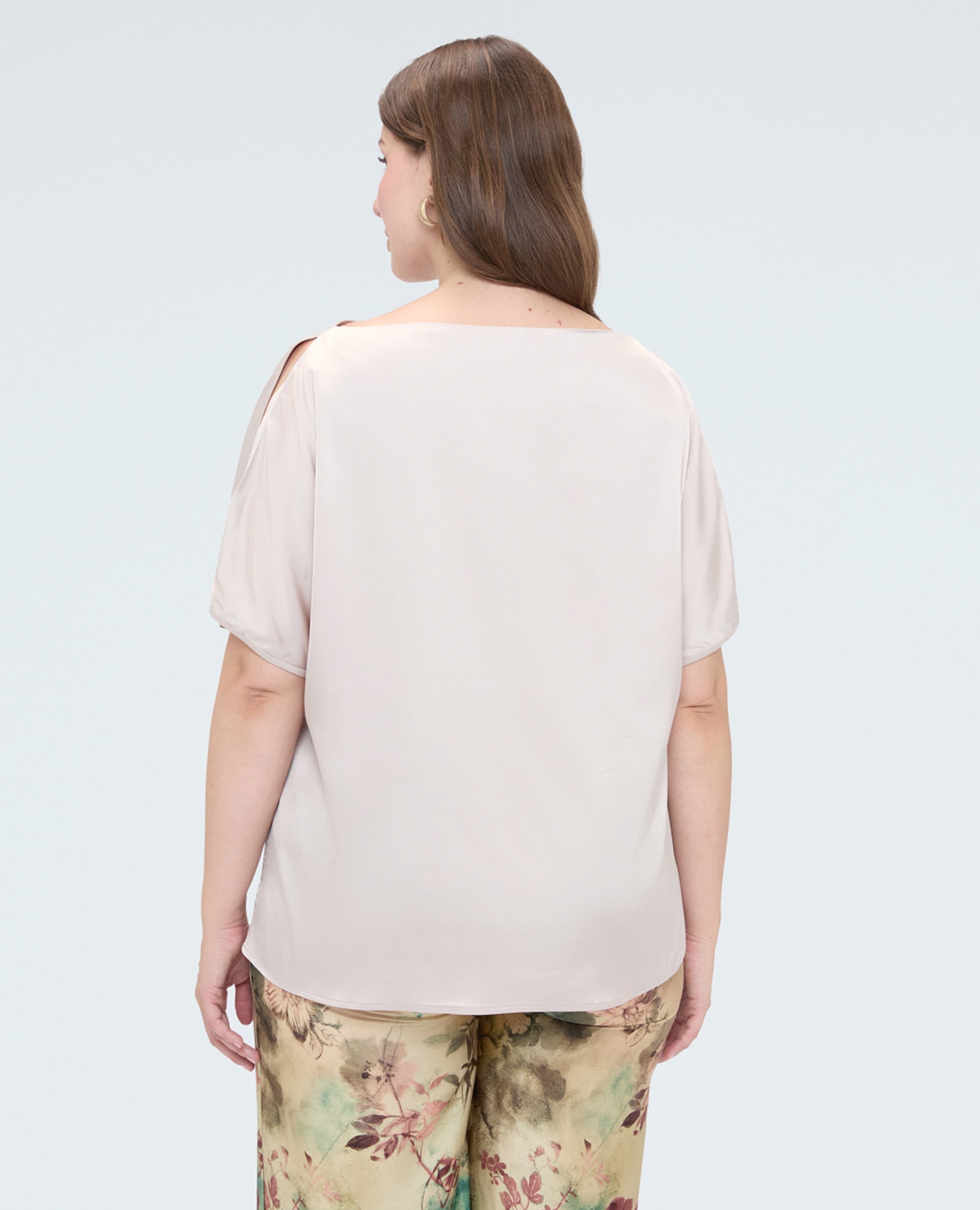 Blusa de mujer de raso con escote barco y cut-out tejido de viscosa suave para una sensación agradable sobre la piel - Fiorella Rubino - Rosa Rosa-2
