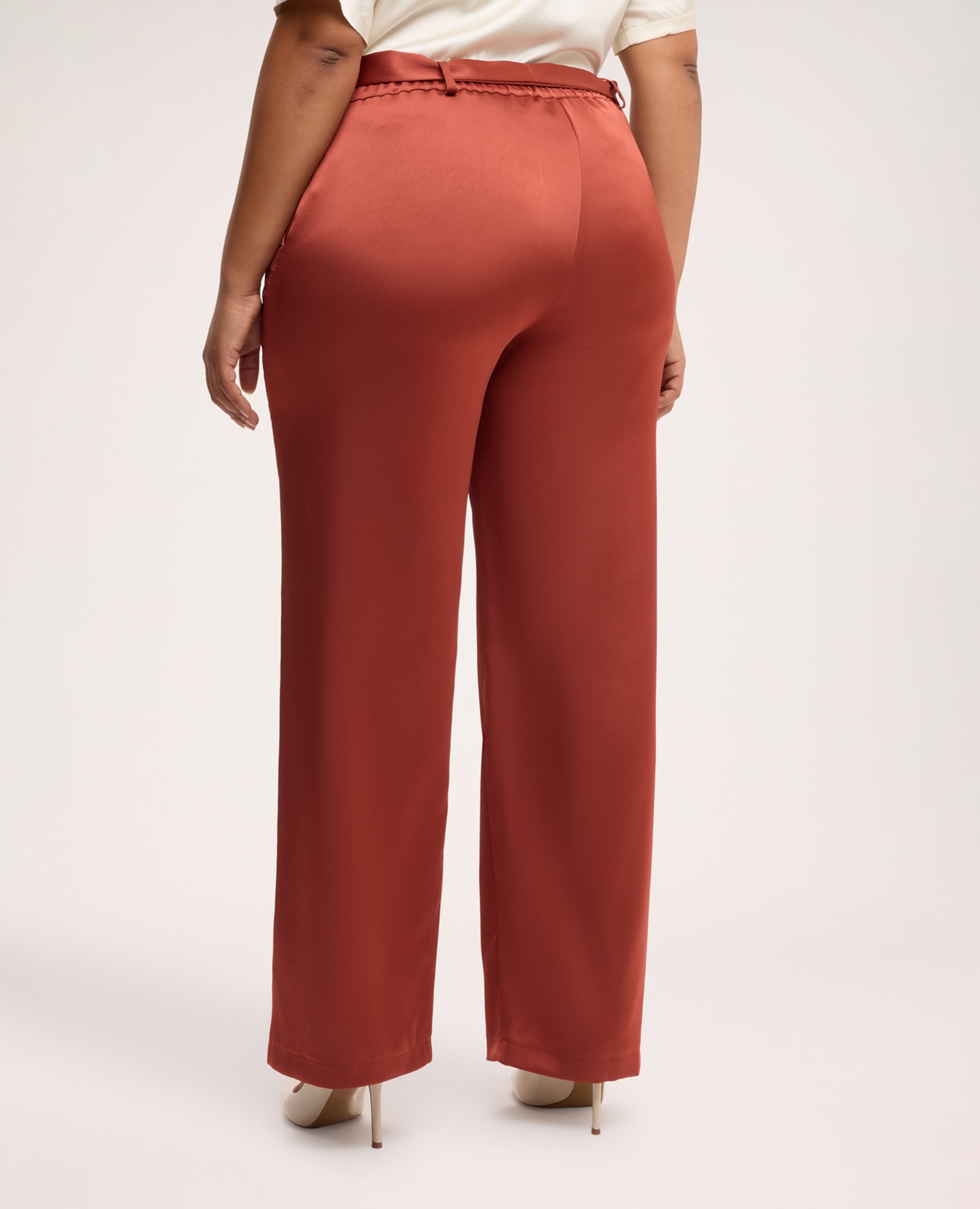Pantalones de mujer de satén con cinturón bolsillos diagonales - Fiorella Rubino - Marrón Marrón-2