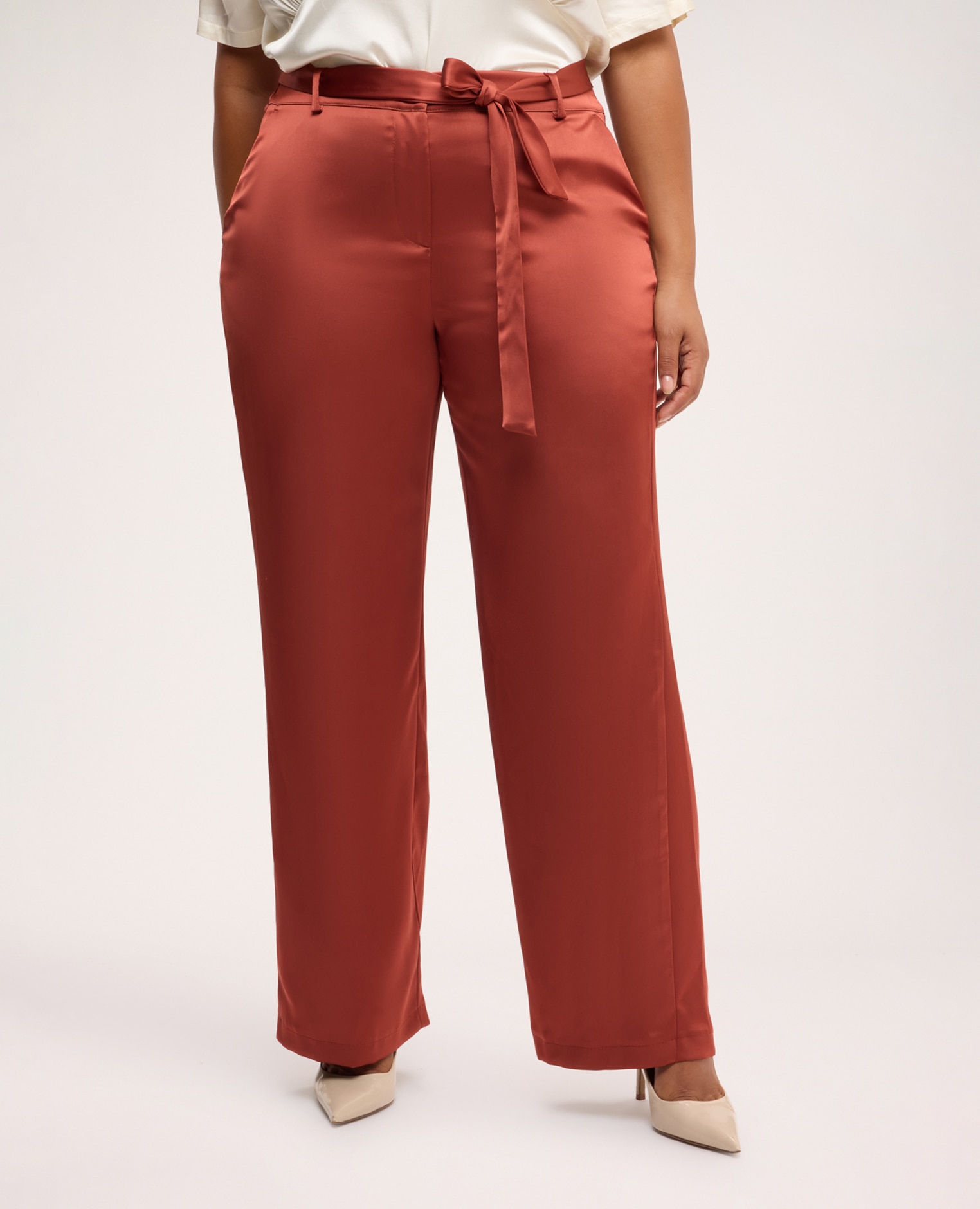 Pantalones de mujer de satén con cinturón bolsillos diagonales - Fiorella Rubino - Marrón Marrón-3