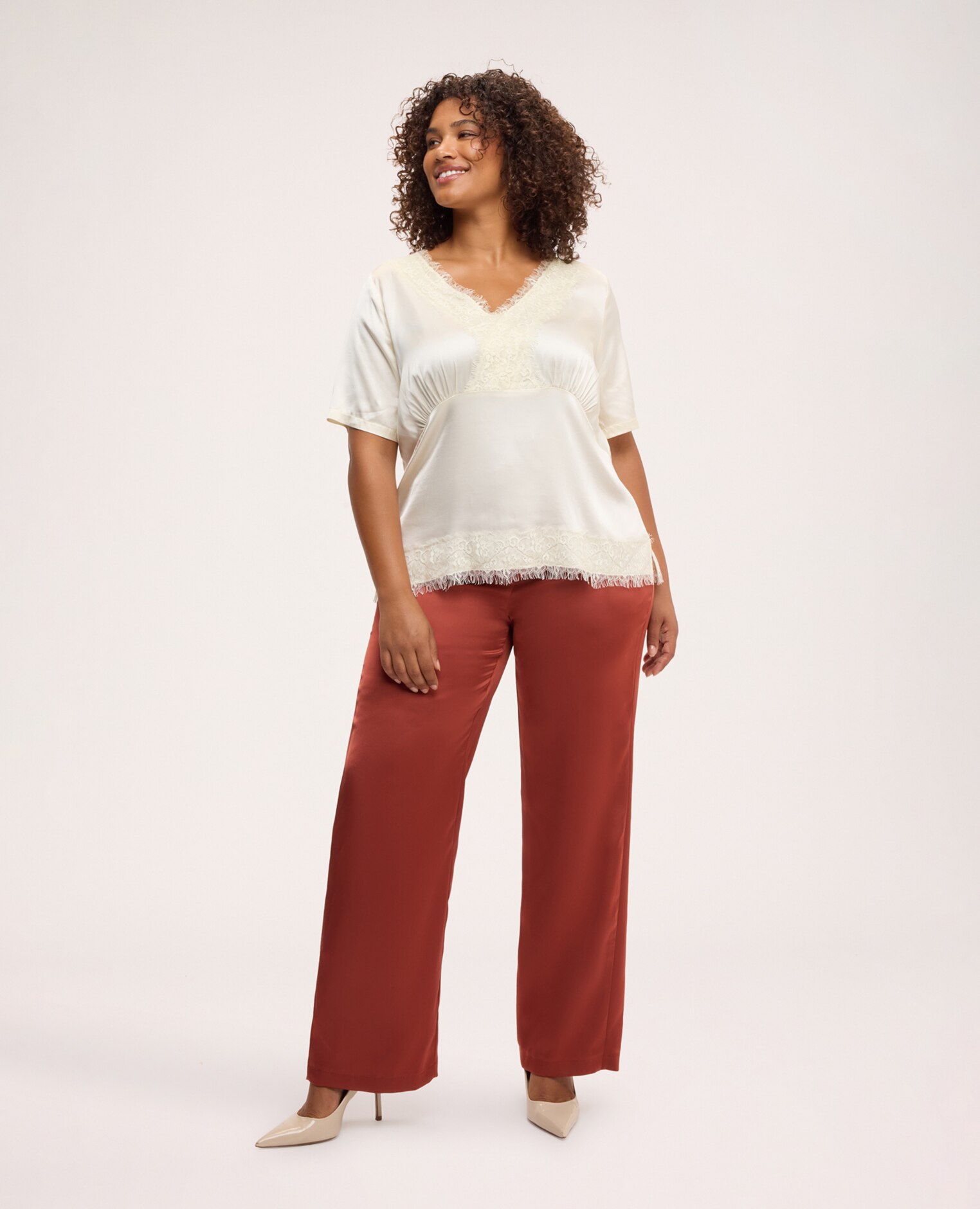Blusa de mujer de satén con detalles de encaje escote bajo el busto con frunces - Fiorella Rubino - Blanco Blanco-3