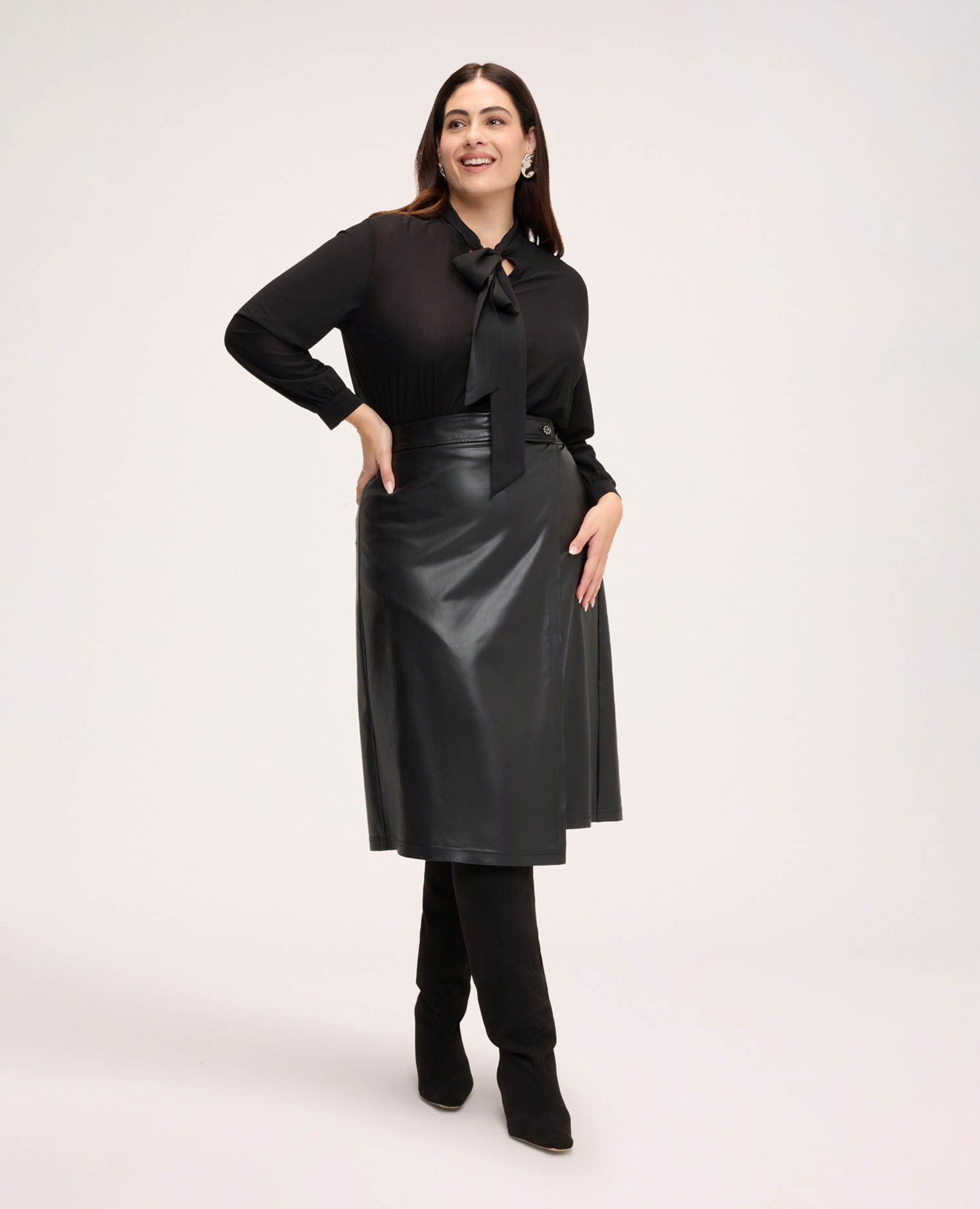 Imagen 3 de Blusa de mujer con lazo prenda ligera para un movimiento agradable - Fiorella Rubino - Negro Negro