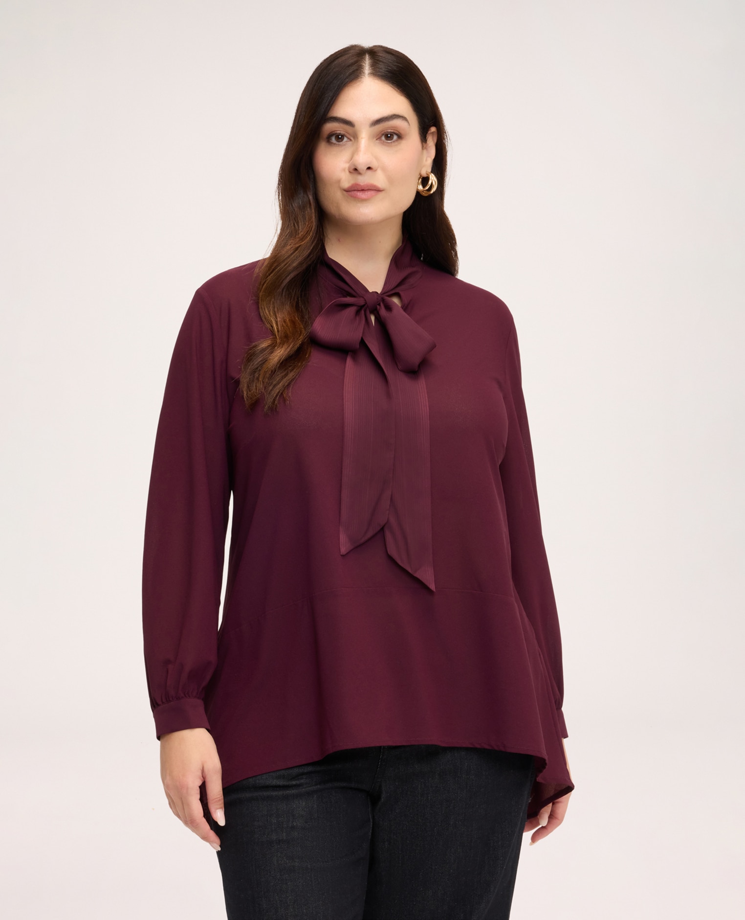 Imagen 1 de Blusa de mujer con lazo prenda ligera para un movimiento agradable - Fiorella Rubino - Burdeos Burdeos
