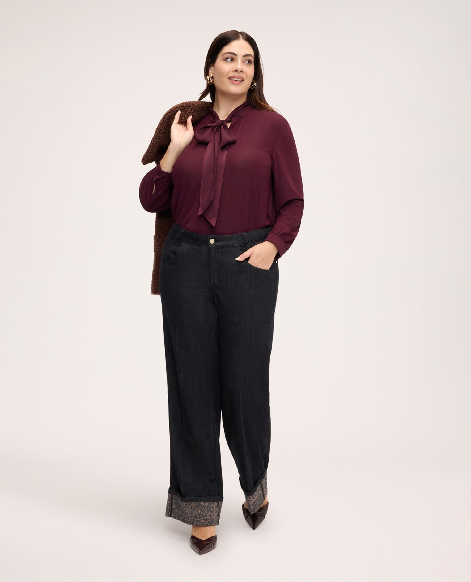 Imagen 3 de Blusa de mujer con lazo prenda ligera para un movimiento agradable - Fiorella Rubino - Burdeos Burdeos