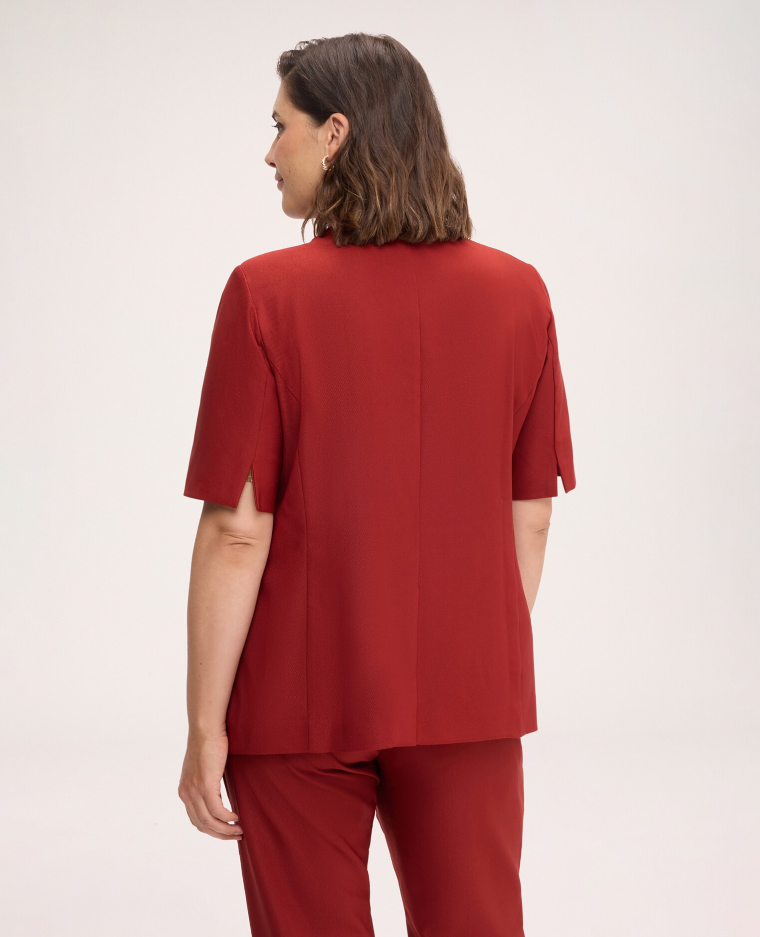 Blazer de mujer con cierre asimétrico botones decorativos tono sobre tono mangas cortas y bolsillos ribeteados - Fiorella Rubino - Marrón Marrón-2