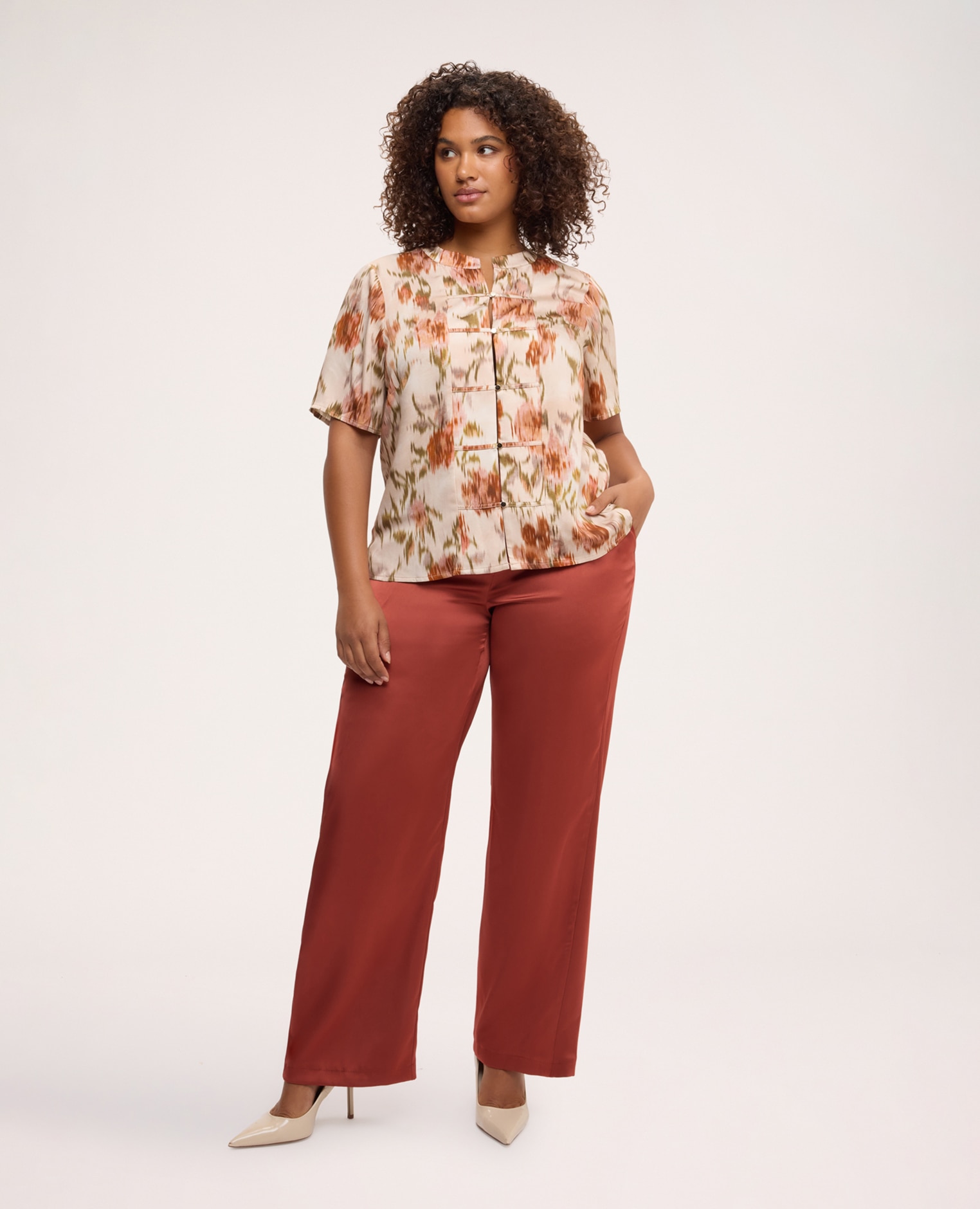 Blusa de mujer con estampado en raso de viscosa tejido ligero para una sensación agradable sobre la piel - Fiorella Rubino - Beige Beige-3
