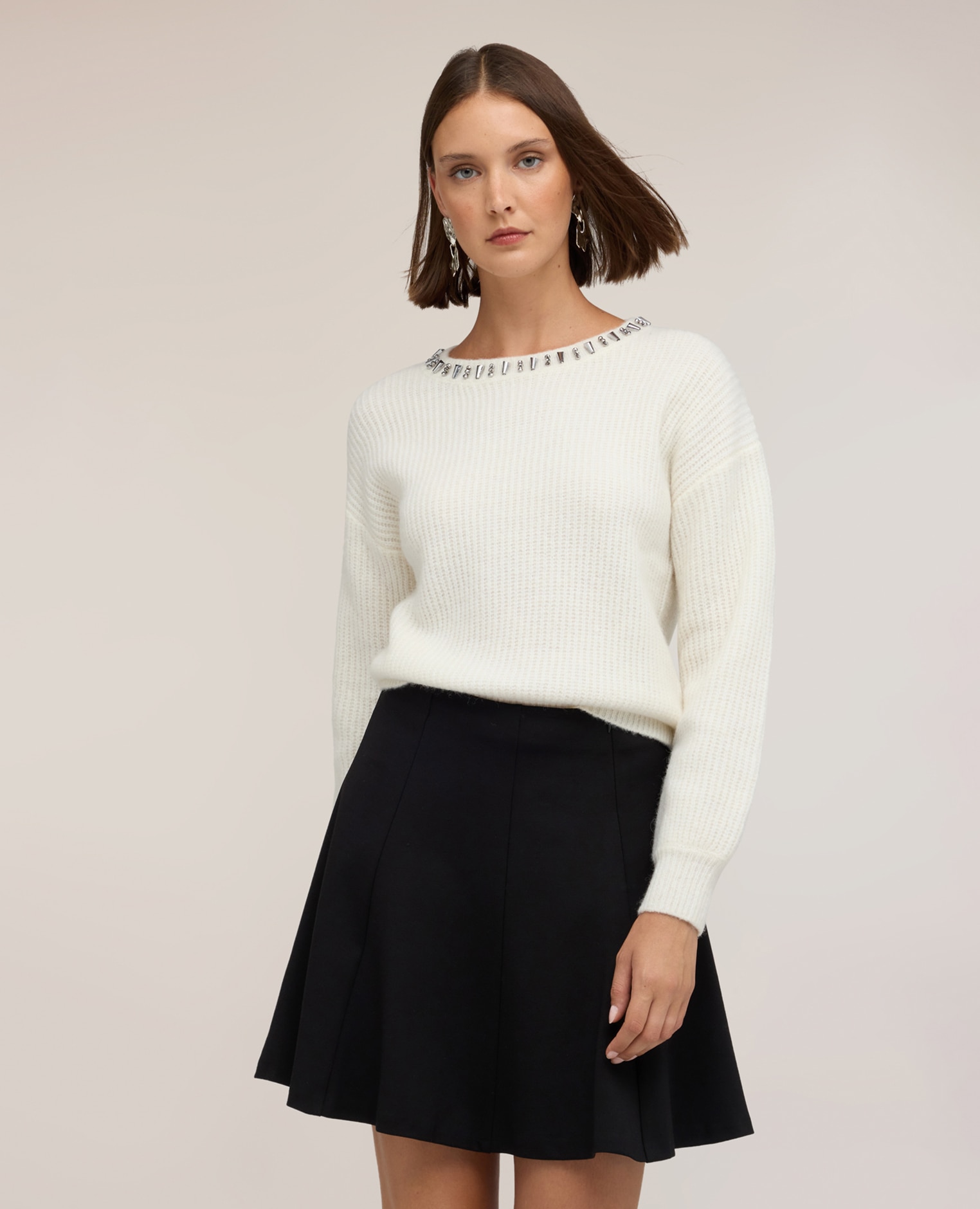 Jersey de mujer de canalé mezcla de alpaca con piedras cuello redondo con aplicaciones de piedras - Motivi - Blanco Blanco-1
