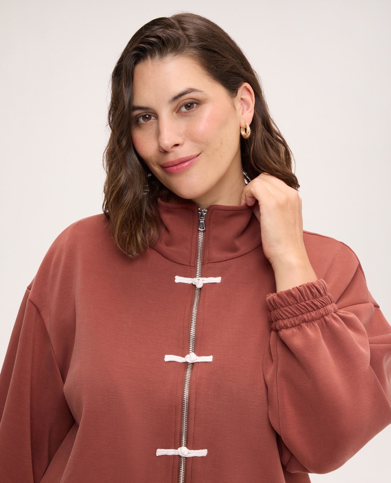 Sudadera de mujer con cremallera y botones mangas largas con puños elásticos - Fiorella Rubino - Marrón Marrón-4