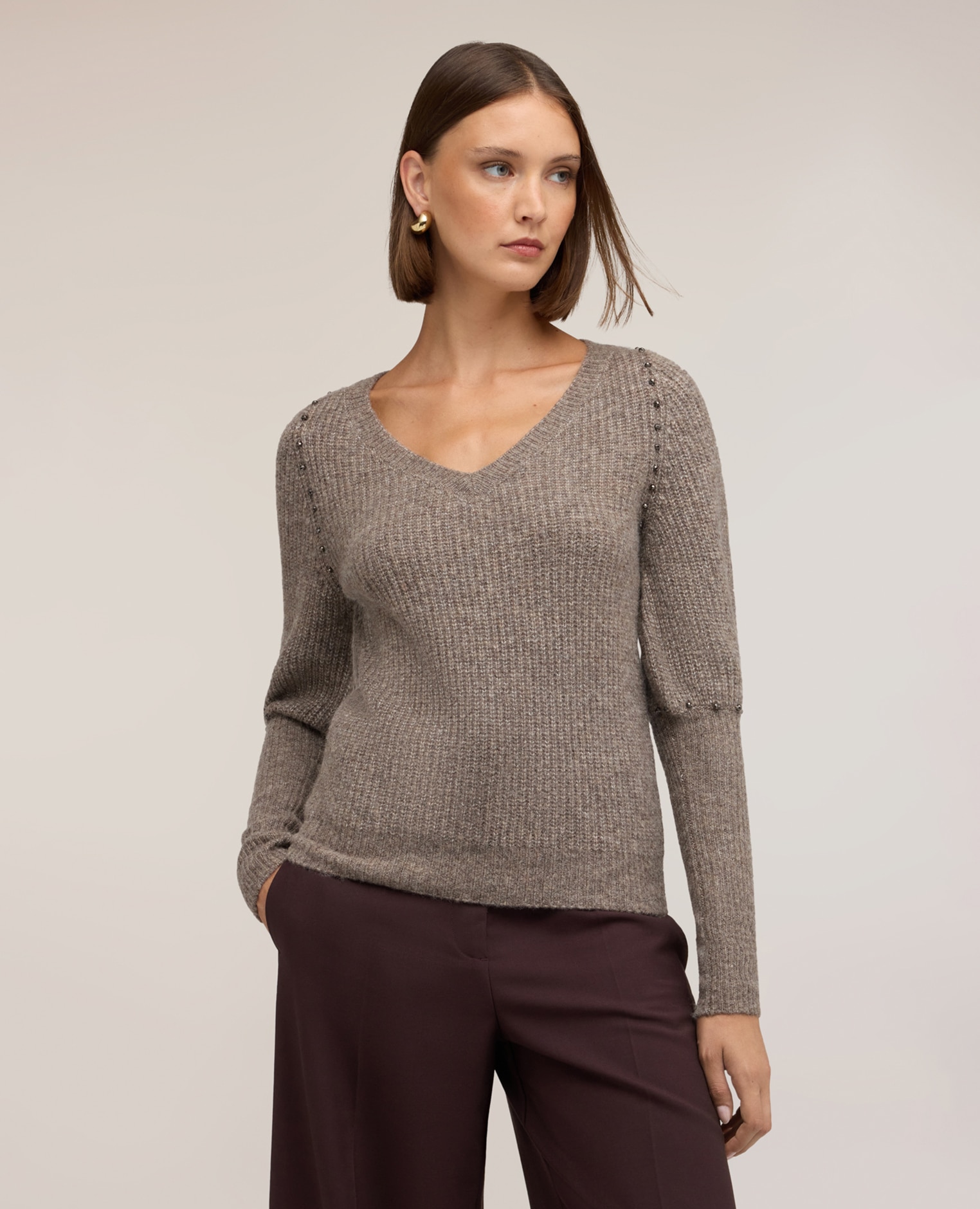Jersey de mujer de mezcla de lana con mangas abullonadas y tachuelas ajuste regular largo medio - Motivi - Beige Beige-1