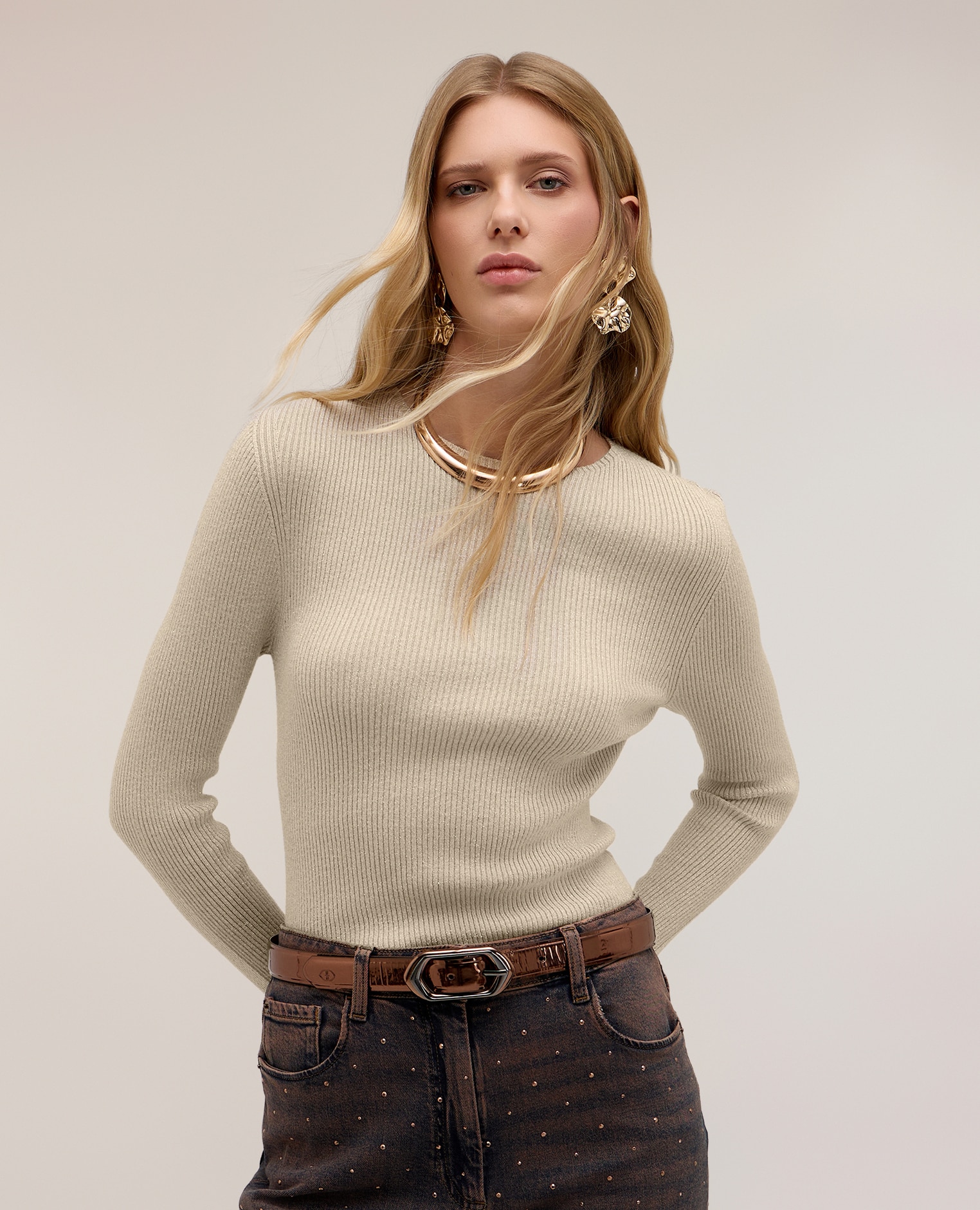 Imagen 1 de Jersey de mujer de canalé en punto fino lurex ajuste entallado largo medio Beige