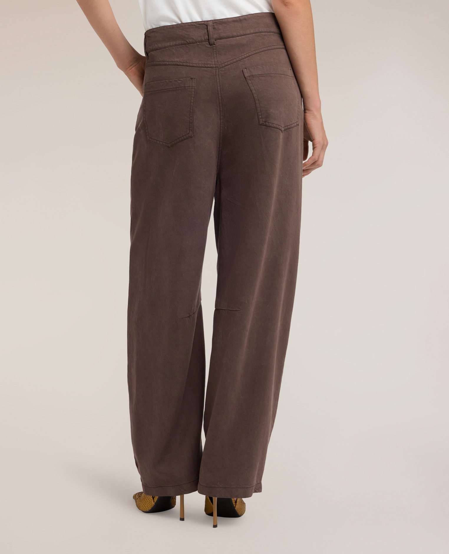 Pantalones de mujer barrel de lyocell ajuste barrel de talle alto cierre frontal con botón y cremallera - Motivi - Marrón Marrón-2