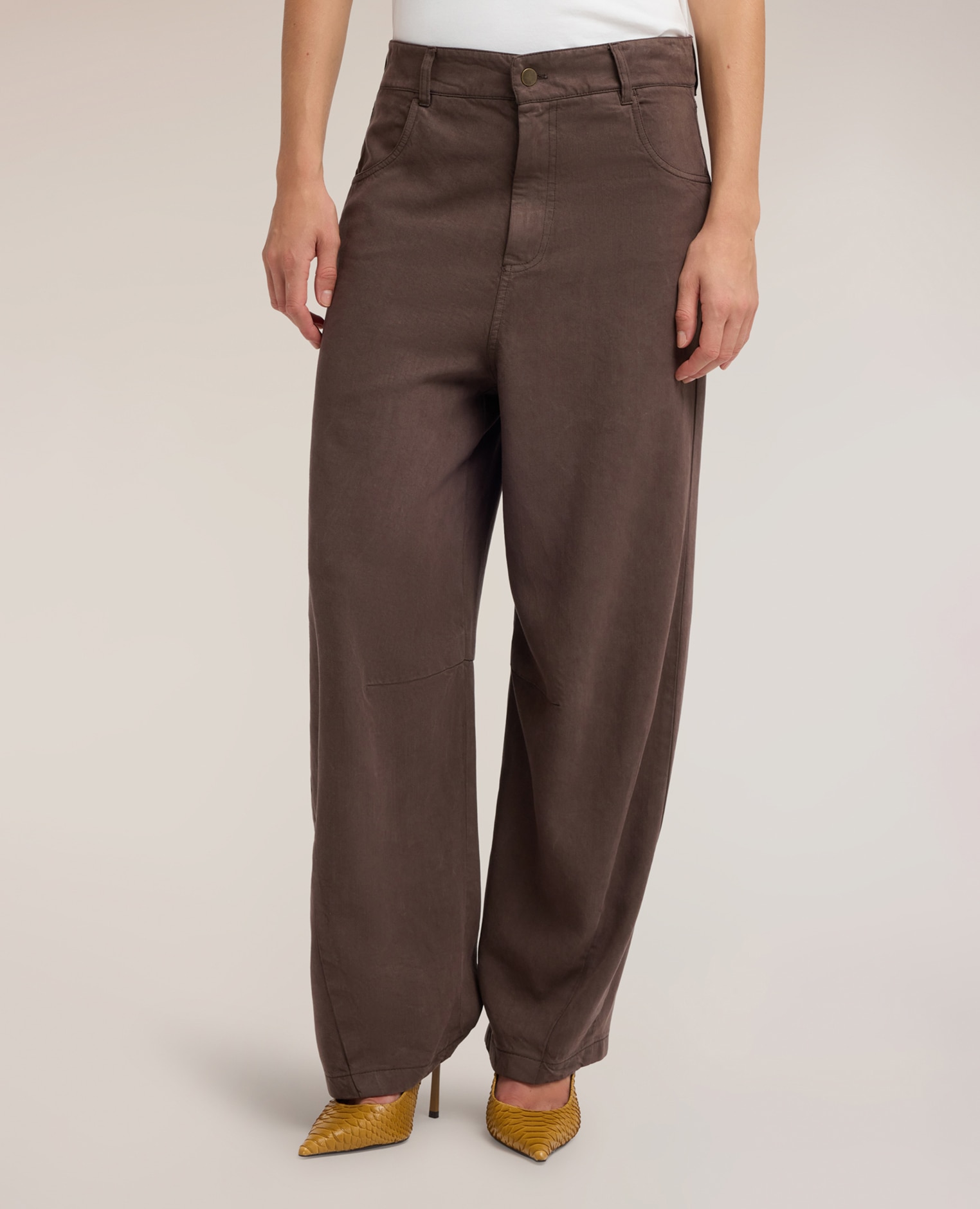 Pantalones de mujer barrel de lyocell ajuste barrel de talle alto cierre frontal con botón y cremallera - Motivi - Marrón Marrón-3