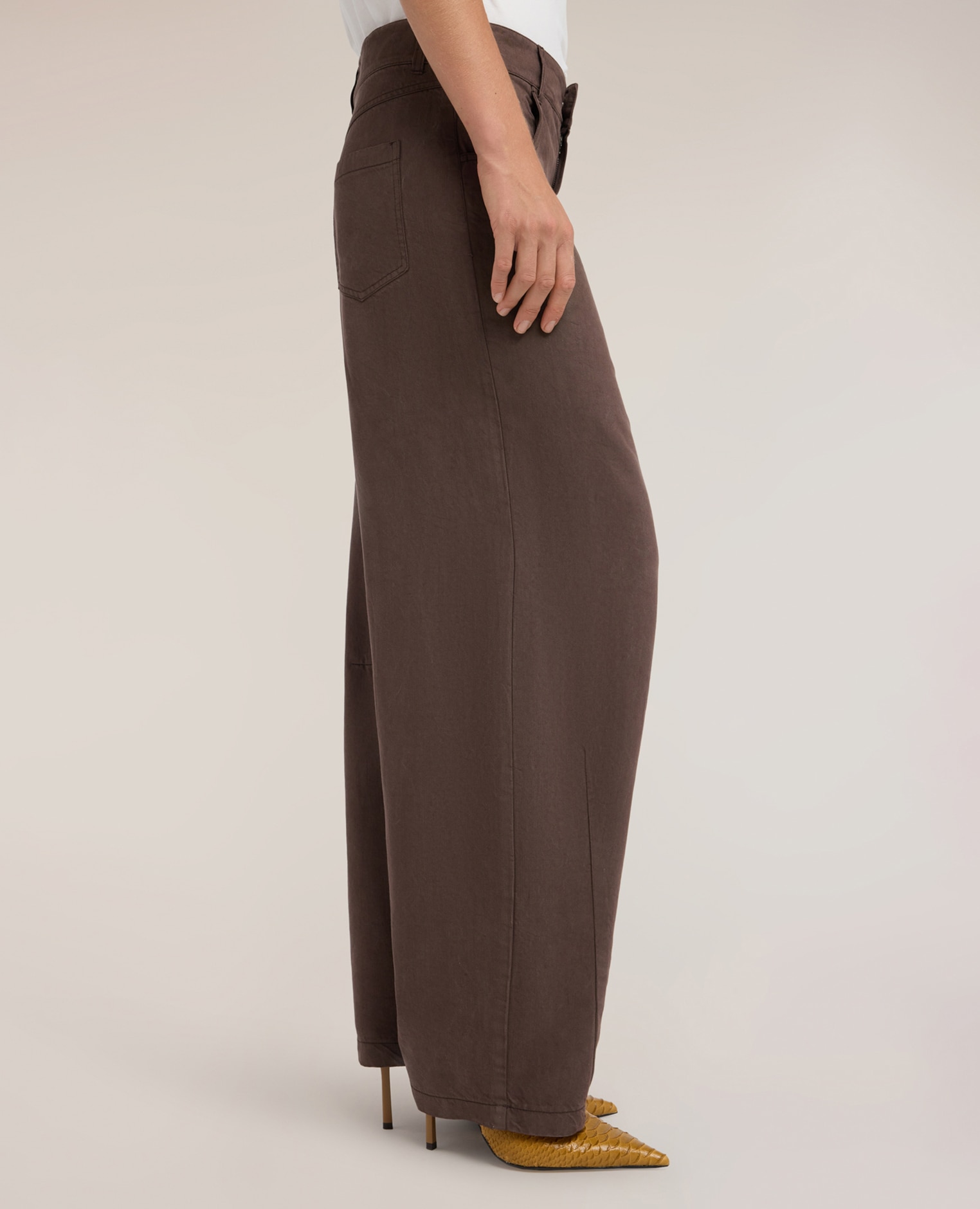 Pantalones de mujer barrel de lyocell ajuste barrel de talle alto cierre frontal con botón y cremallera - Motivi - Marrón Marrón-4